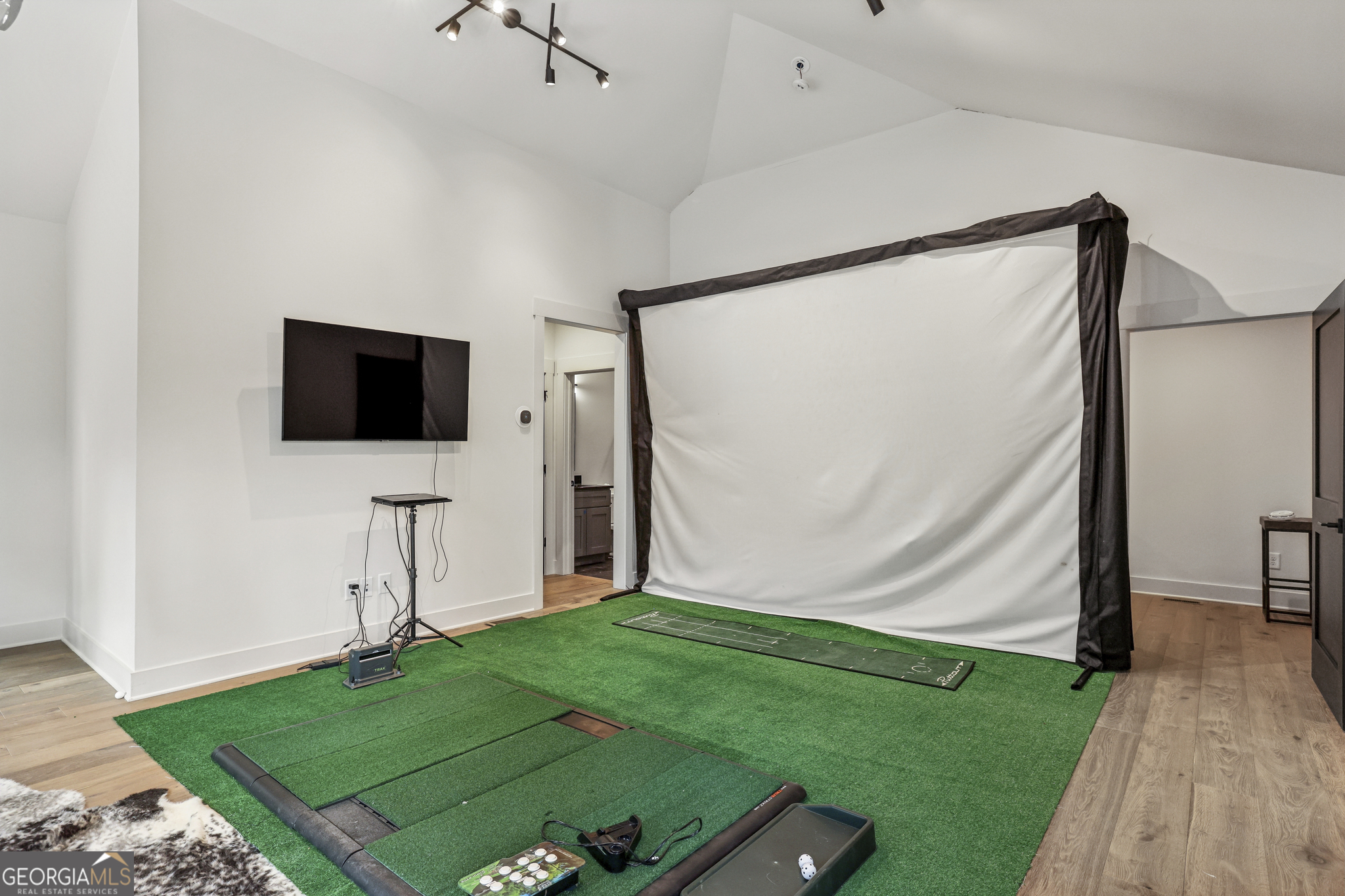 6055 Riverside Drive