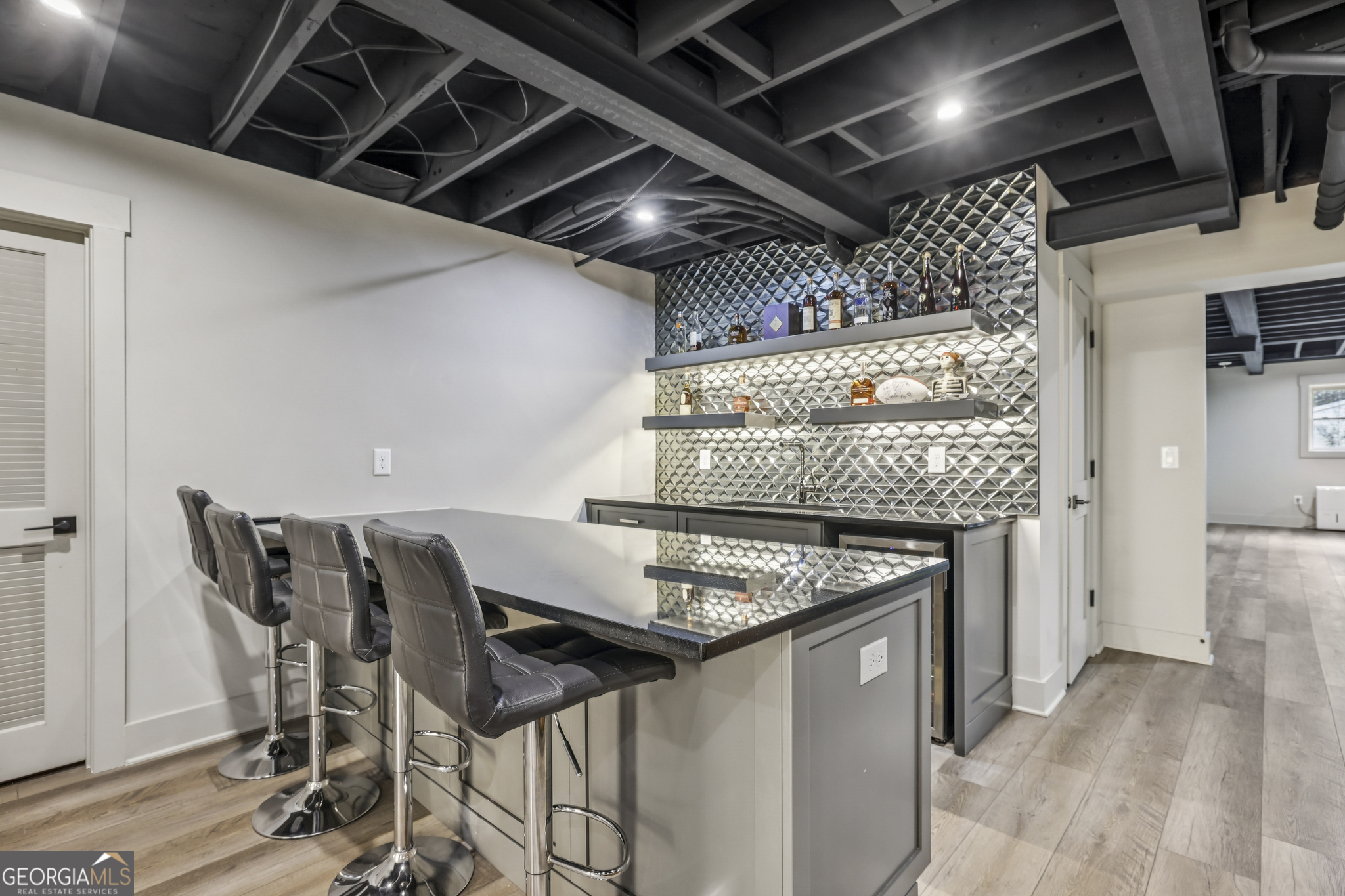 6055 Riverside Drive