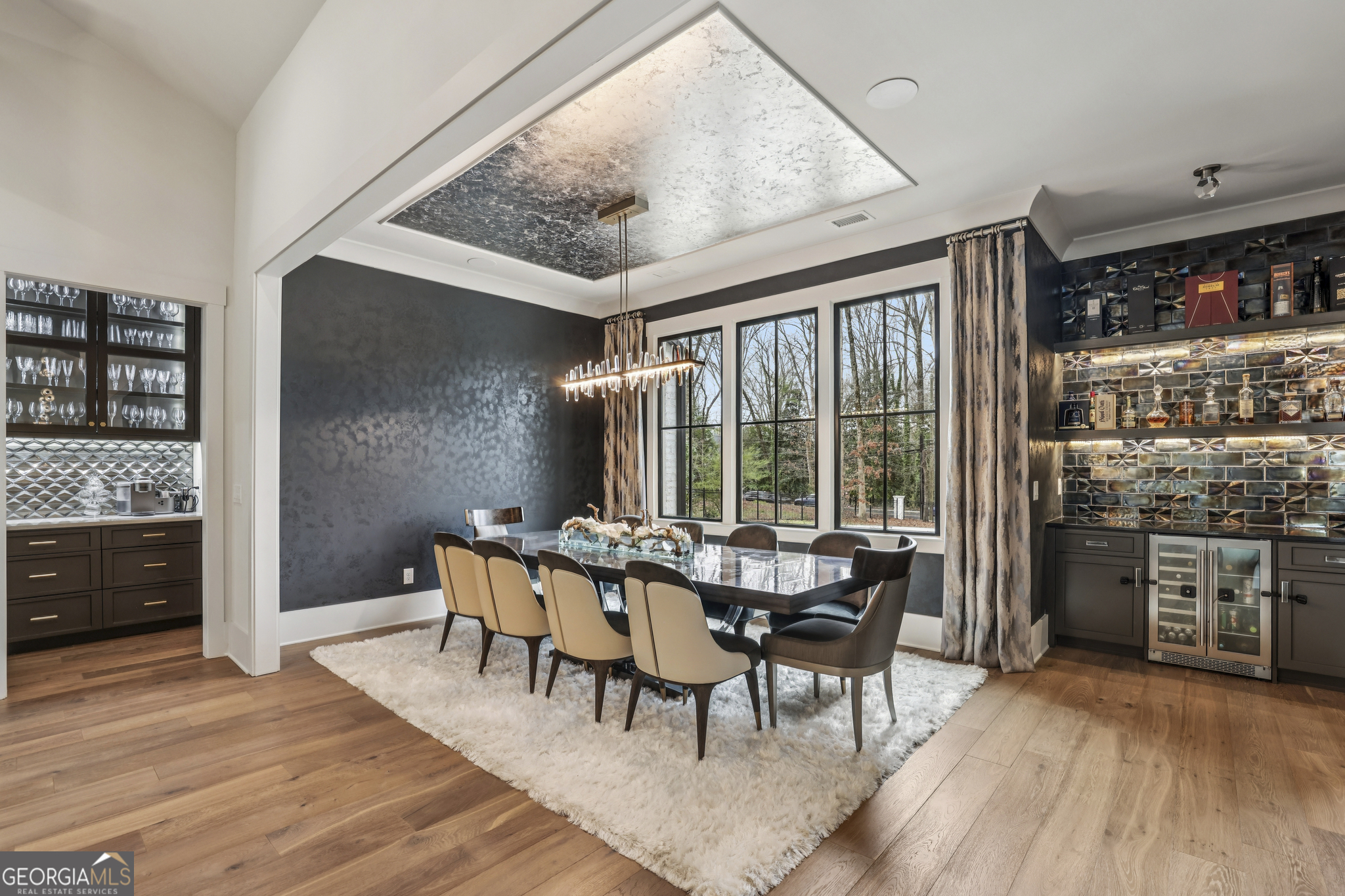 6055 Riverside Drive