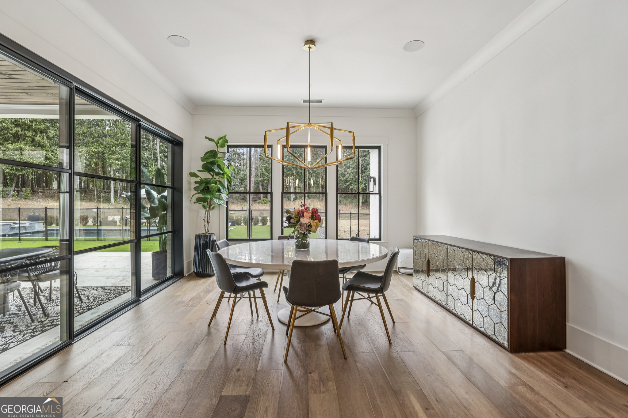 6055 Riverside Drive