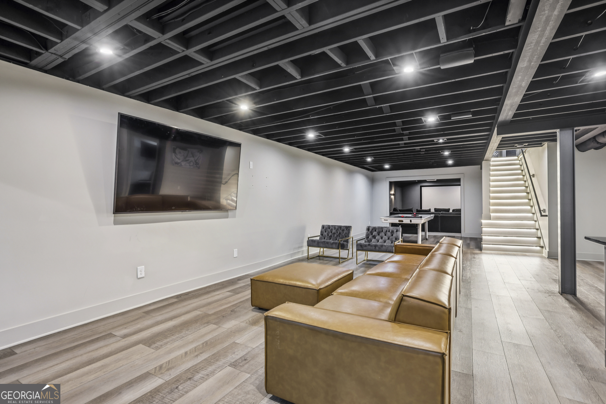 6055 Riverside Drive