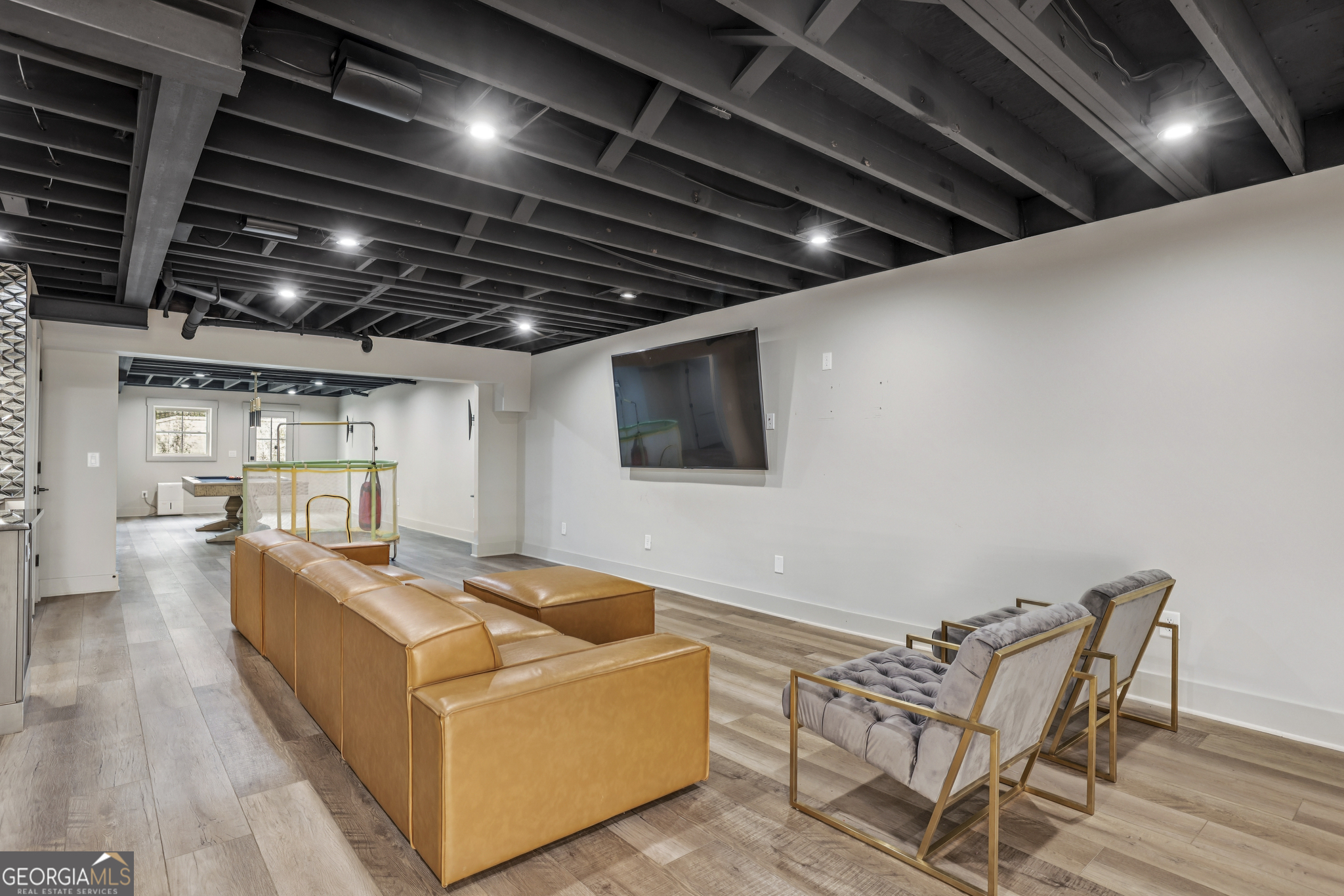 6055 Riverside Drive