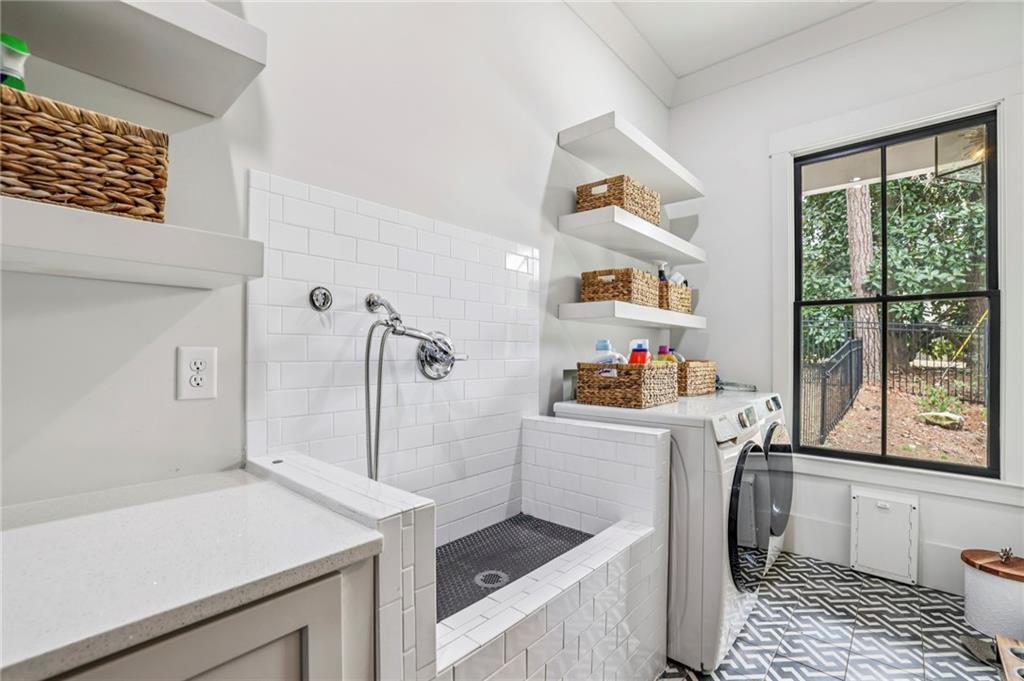 6055 Riverside Drive