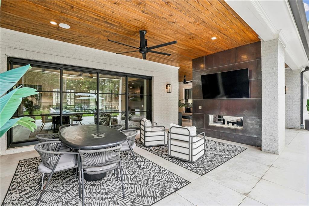 6055 Riverside Drive