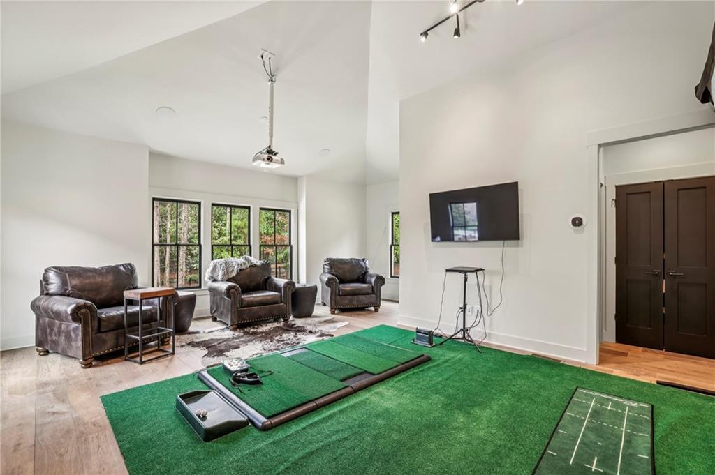 6055 Riverside Drive