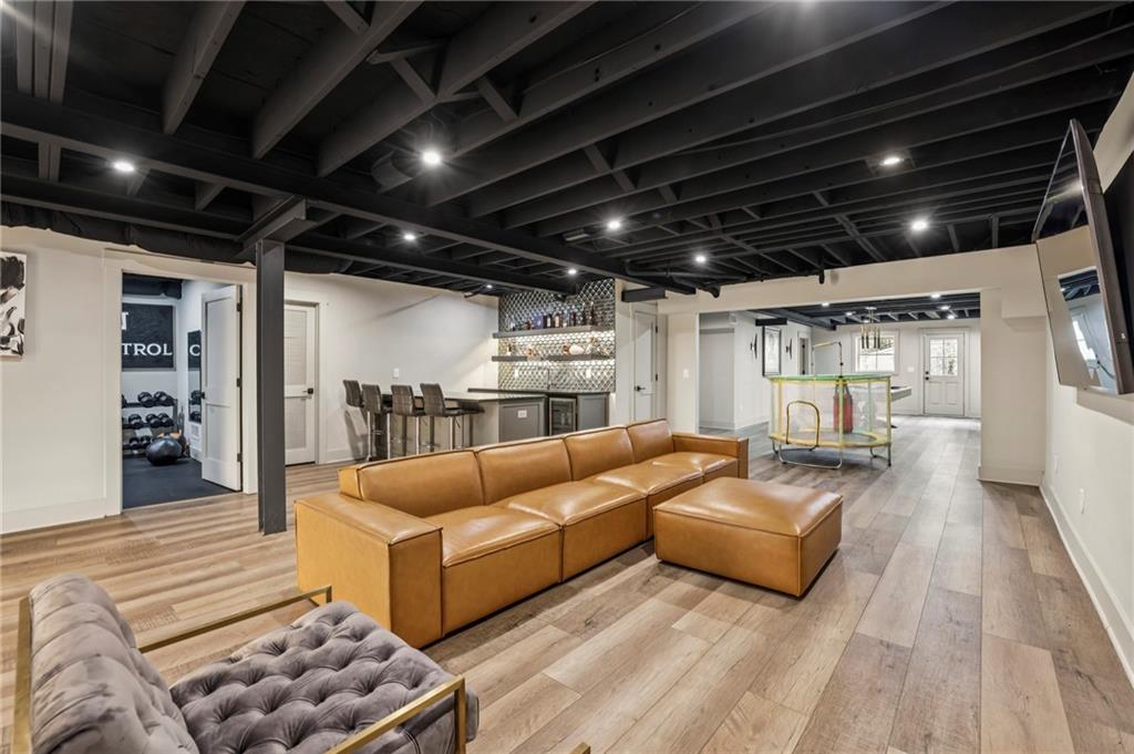 6055 Riverside Drive