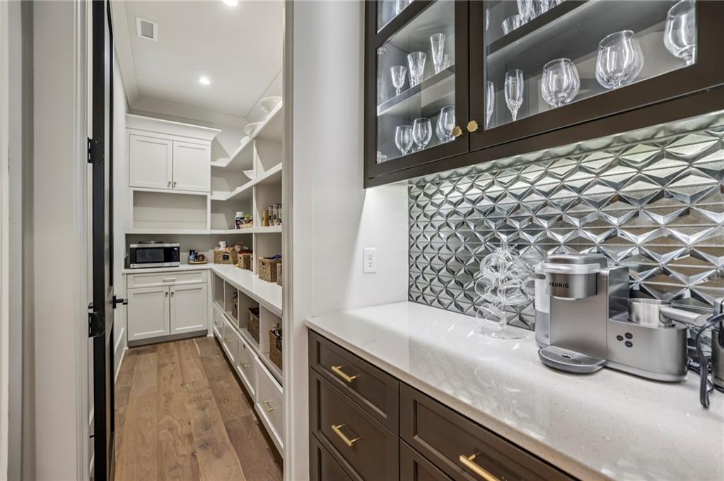 6055 Riverside Drive