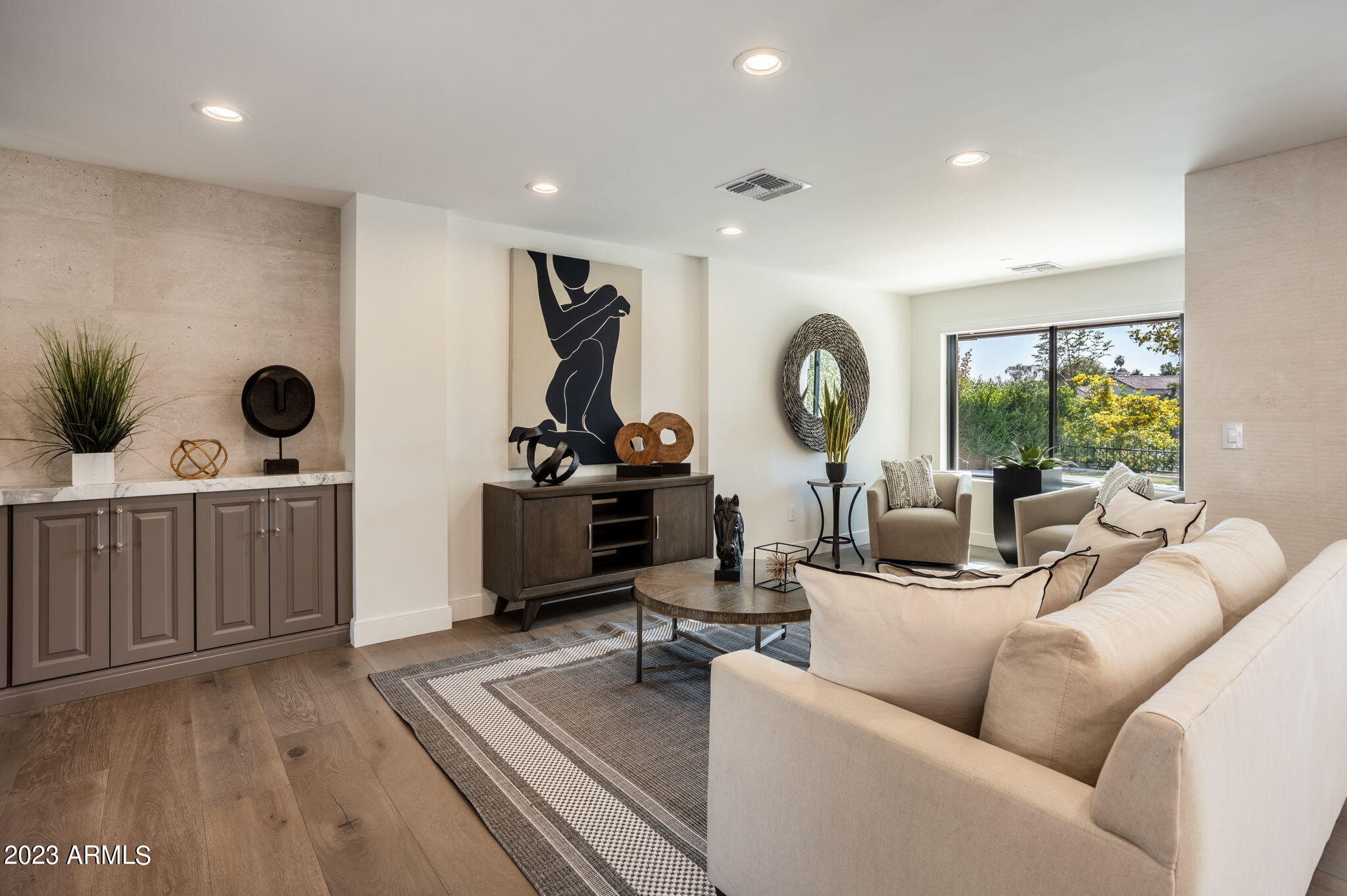 8113 N VIA DE LAGO