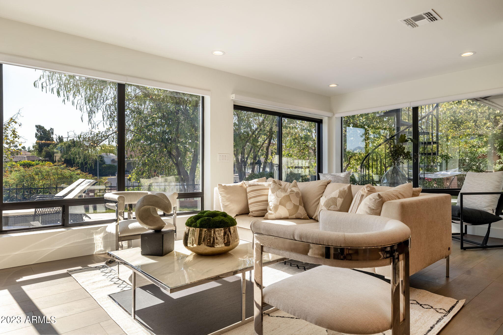 8113 N VIA DE LAGO