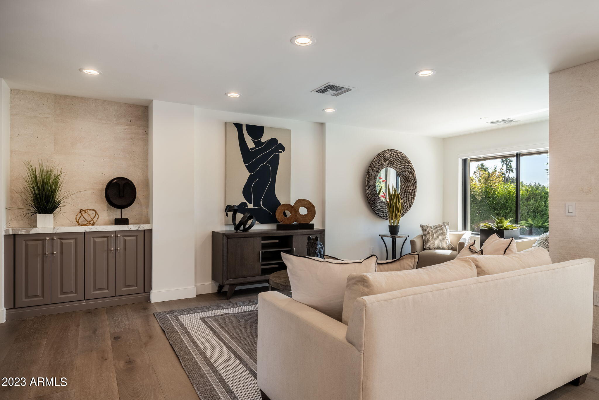 8113 N VIA DE LAGO