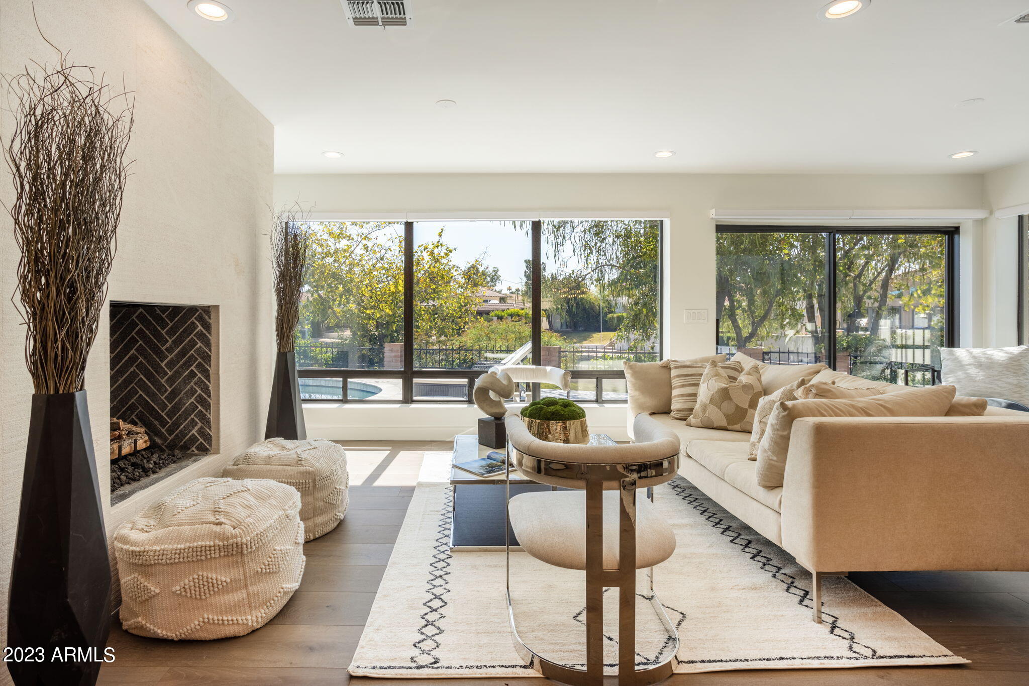 8113 N VIA DE LAGO