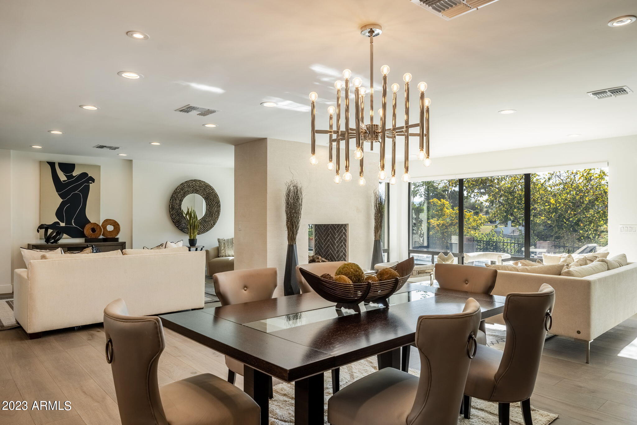 8113 N VIA DE LAGO