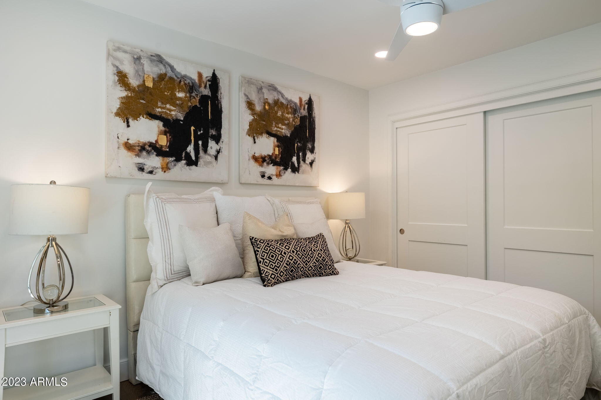 8113 N VIA DE LAGO