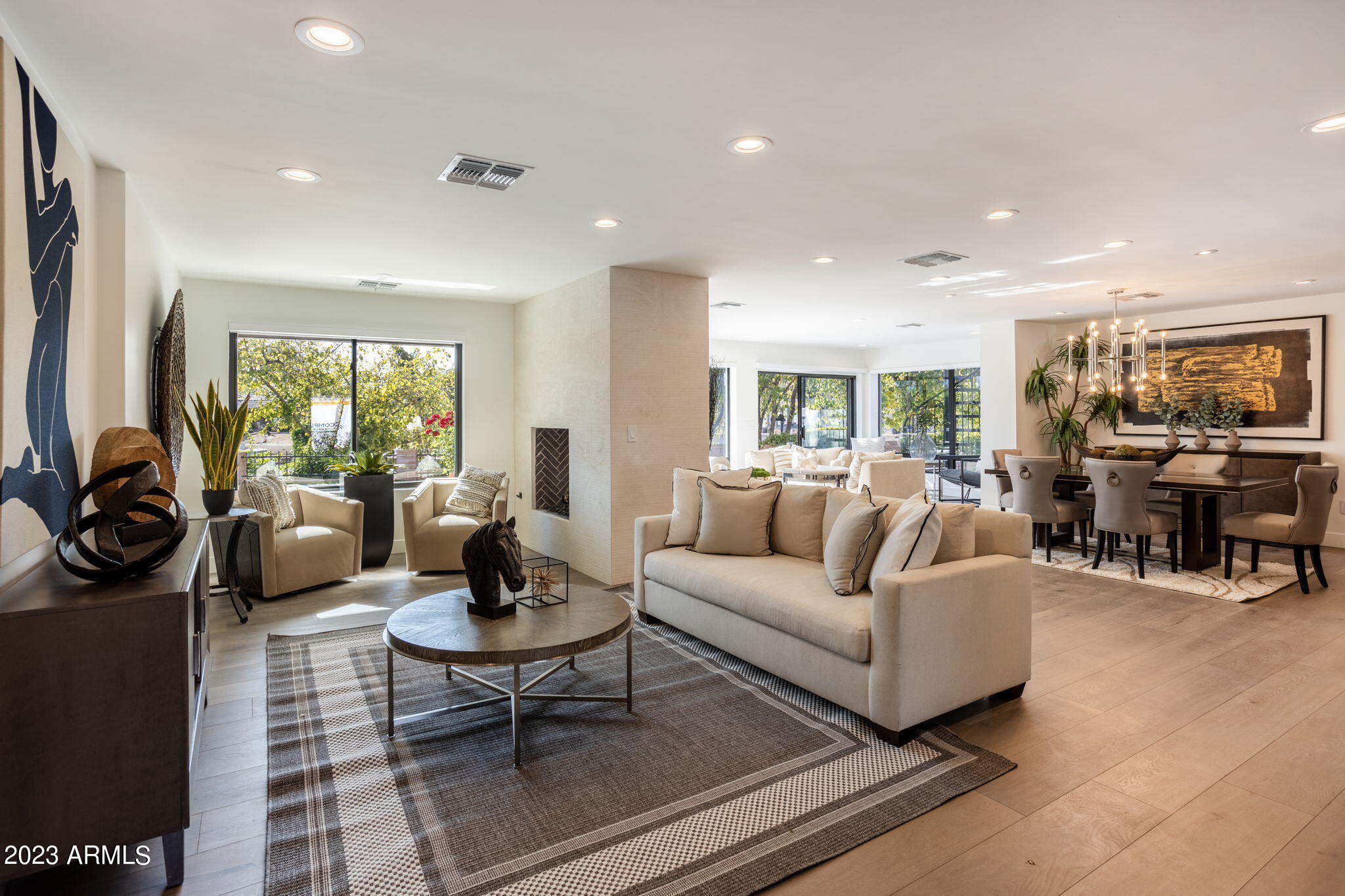 8113 N VIA DE LAGO