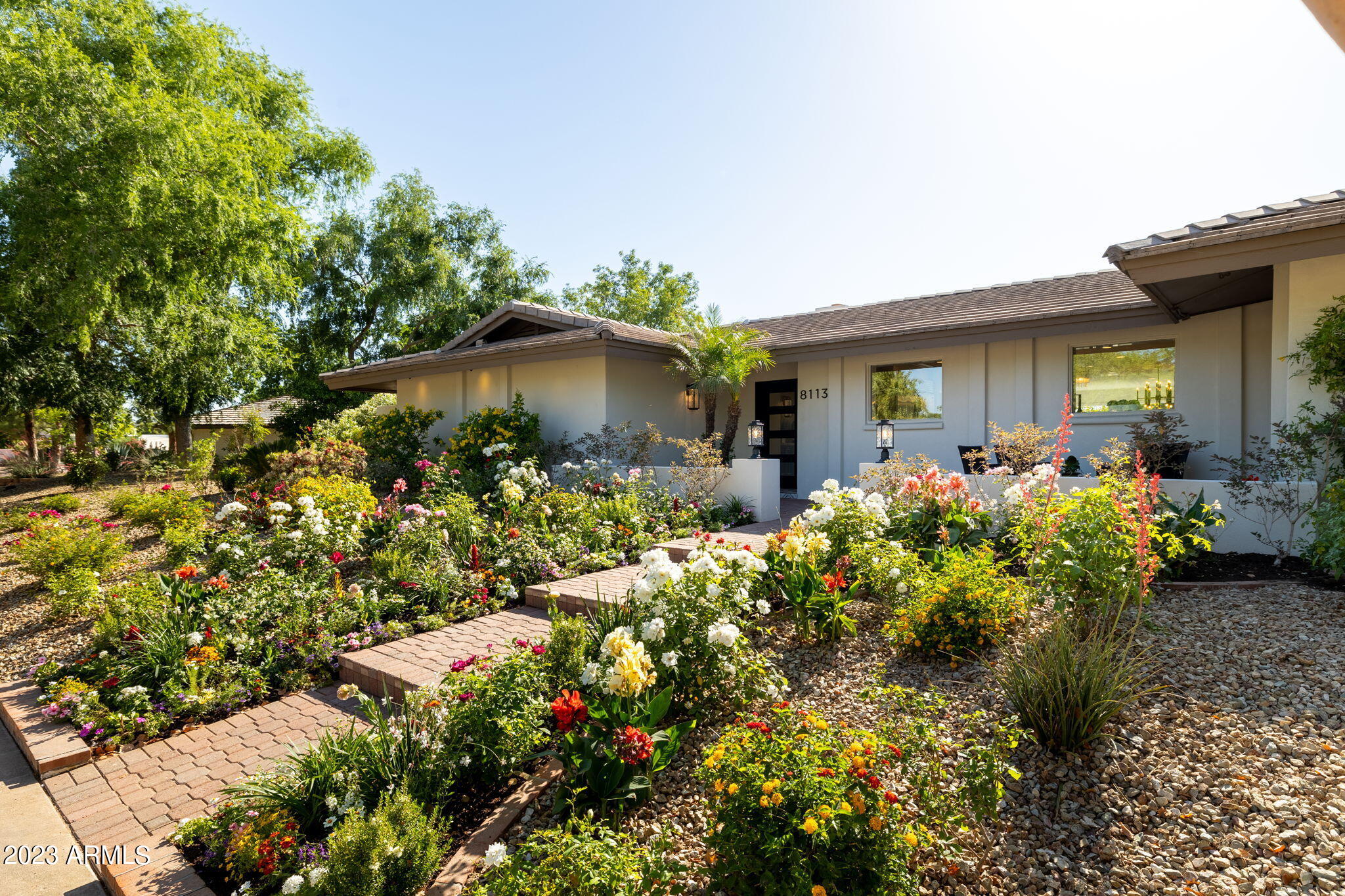 8113 N VIA DE LAGO