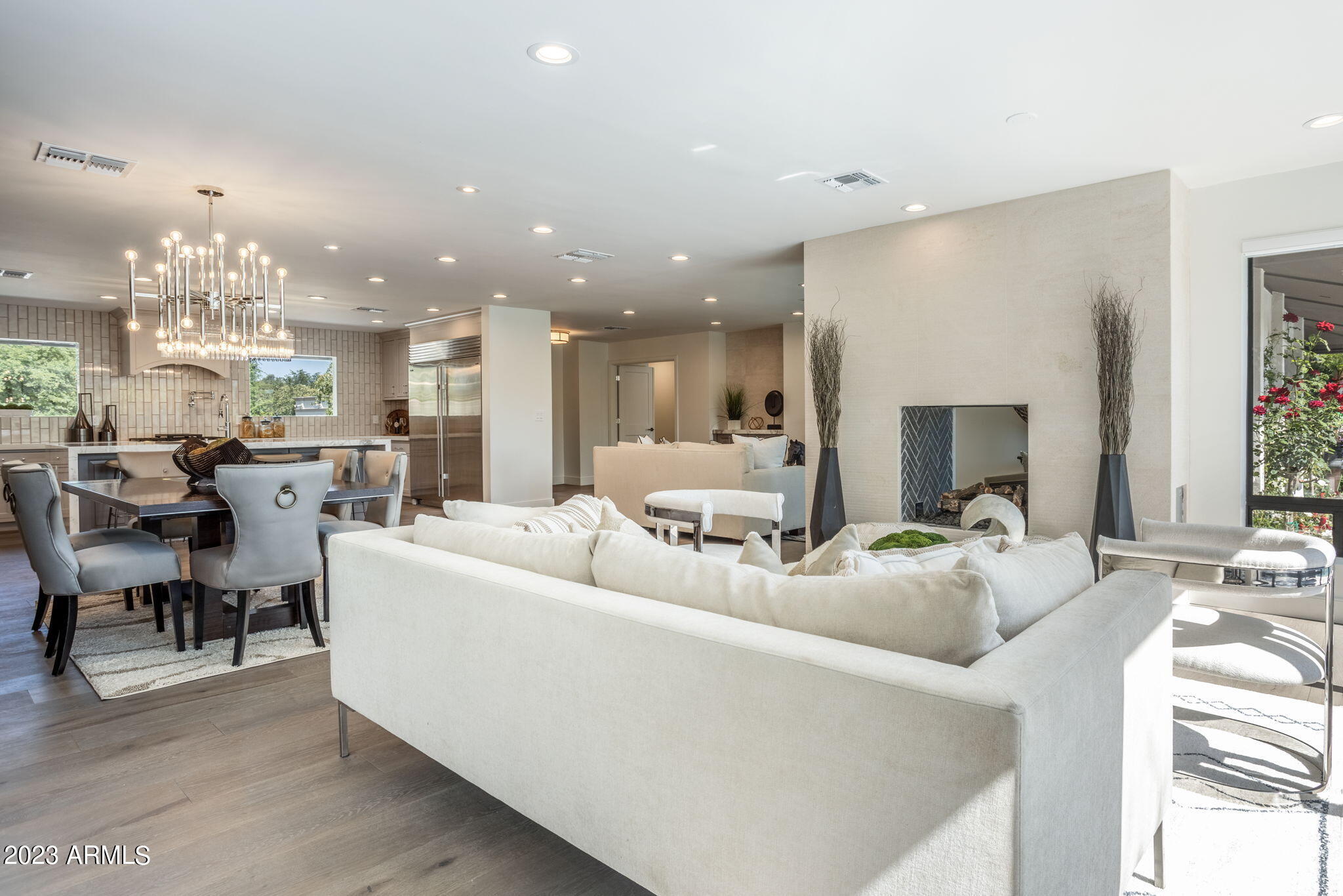 8113 N VIA DE LAGO