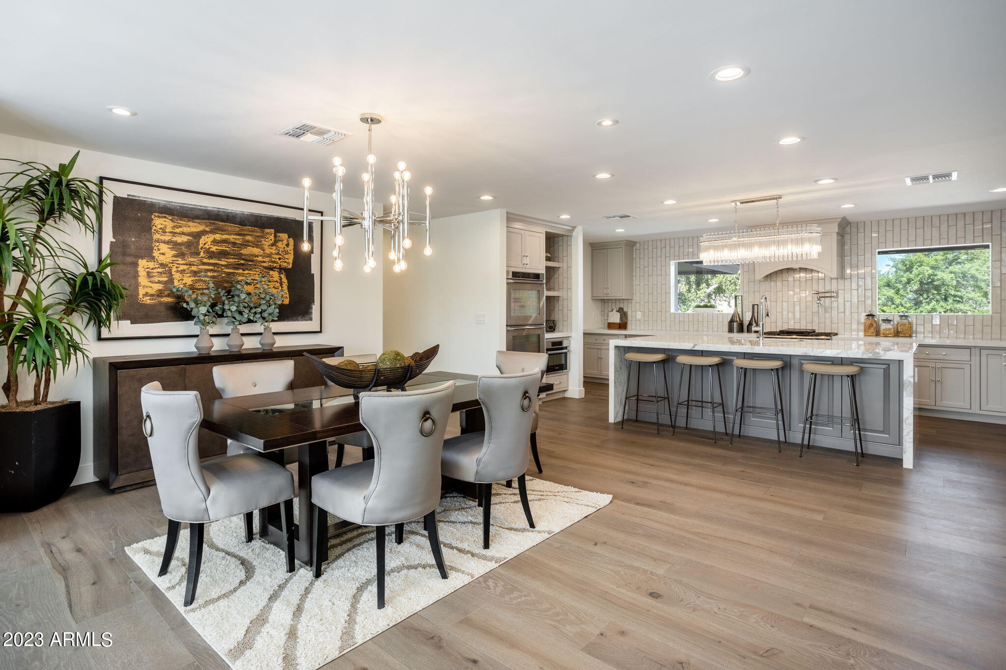 8113 N VIA DE LAGO