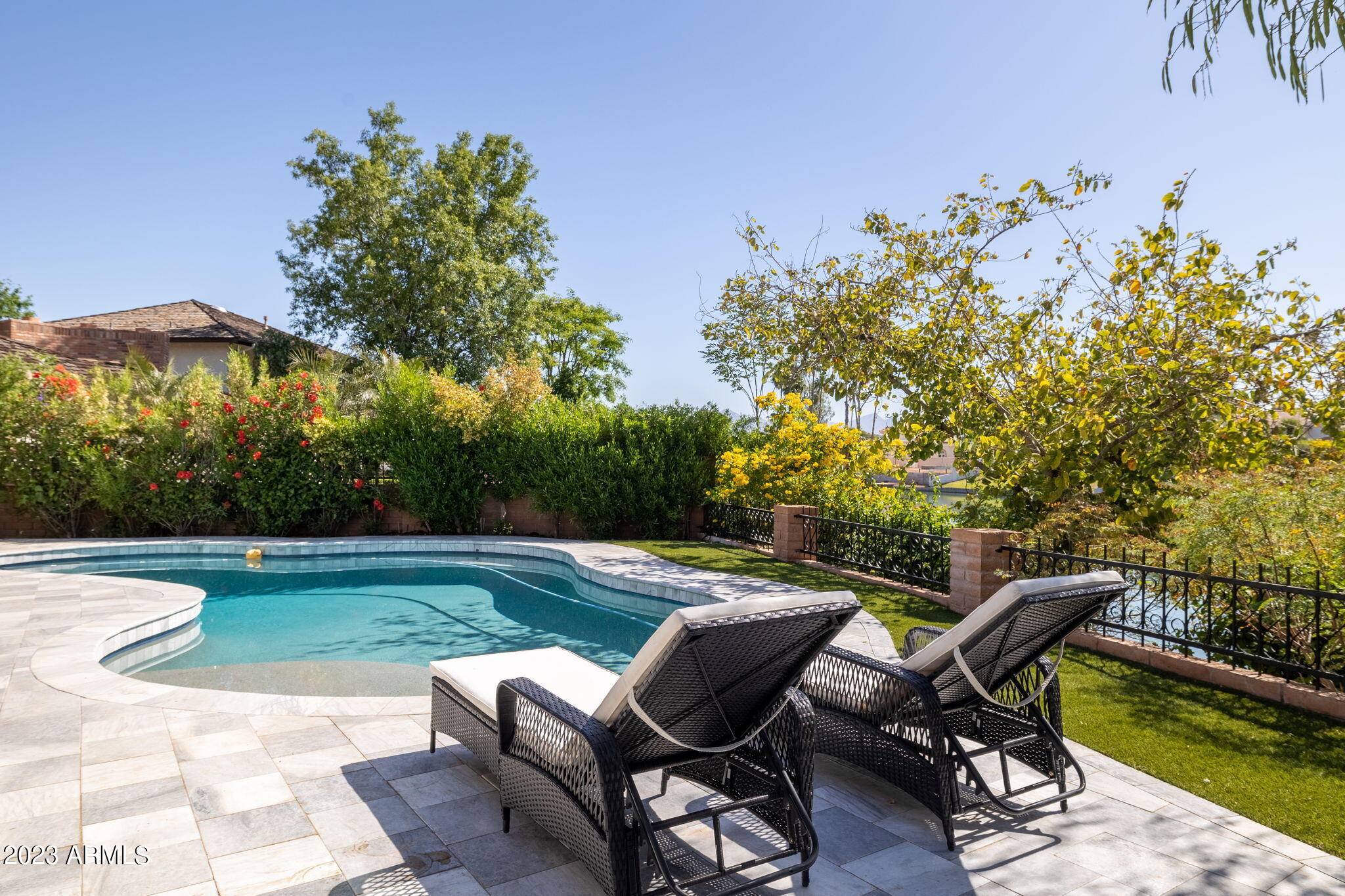 8113 N VIA DE LAGO