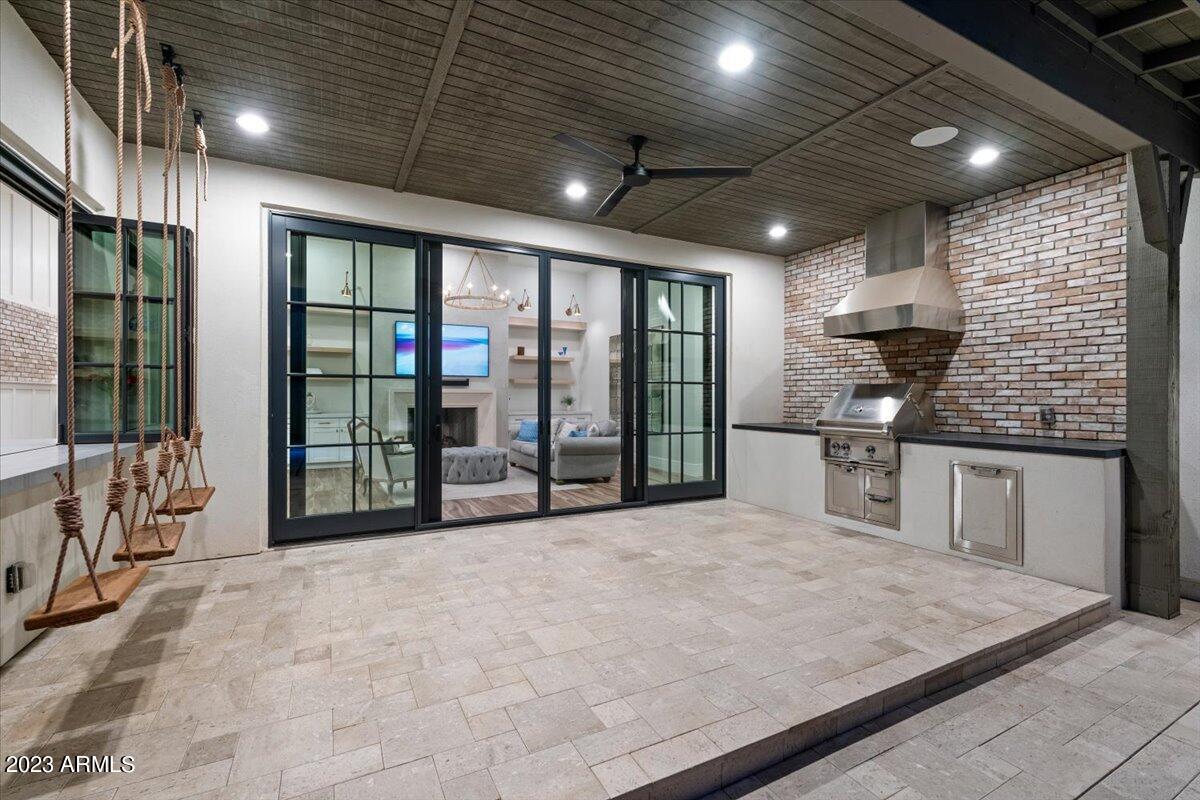 3313 E Colter Street