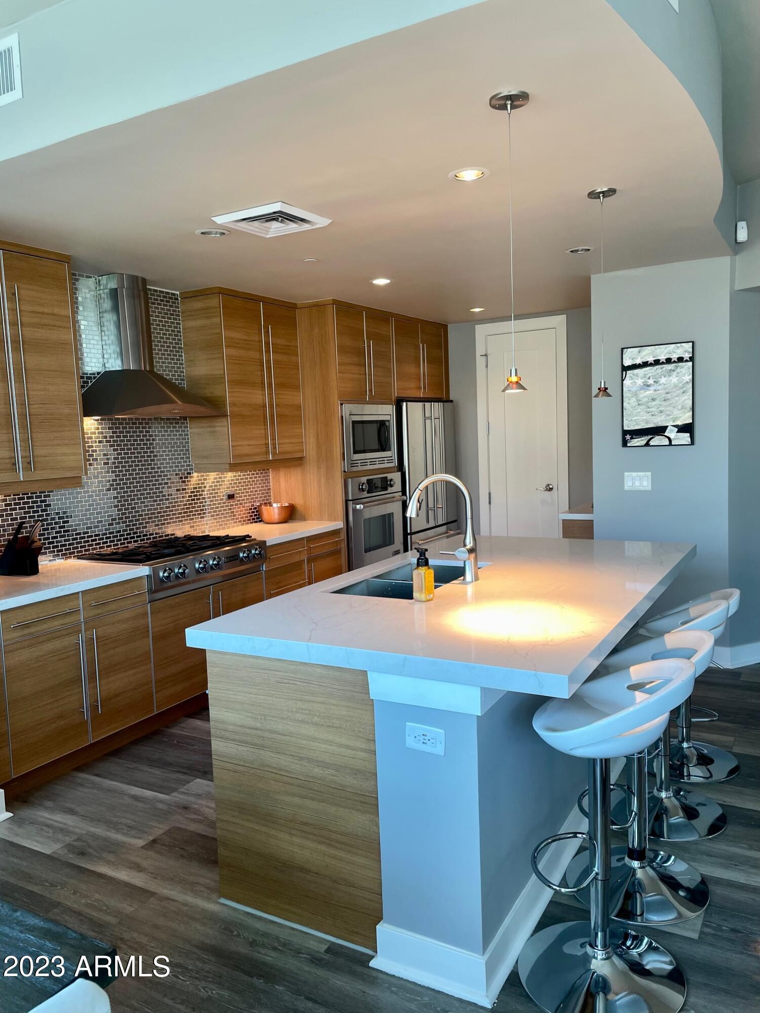 140 E RIO SALADO Parkway, 612
