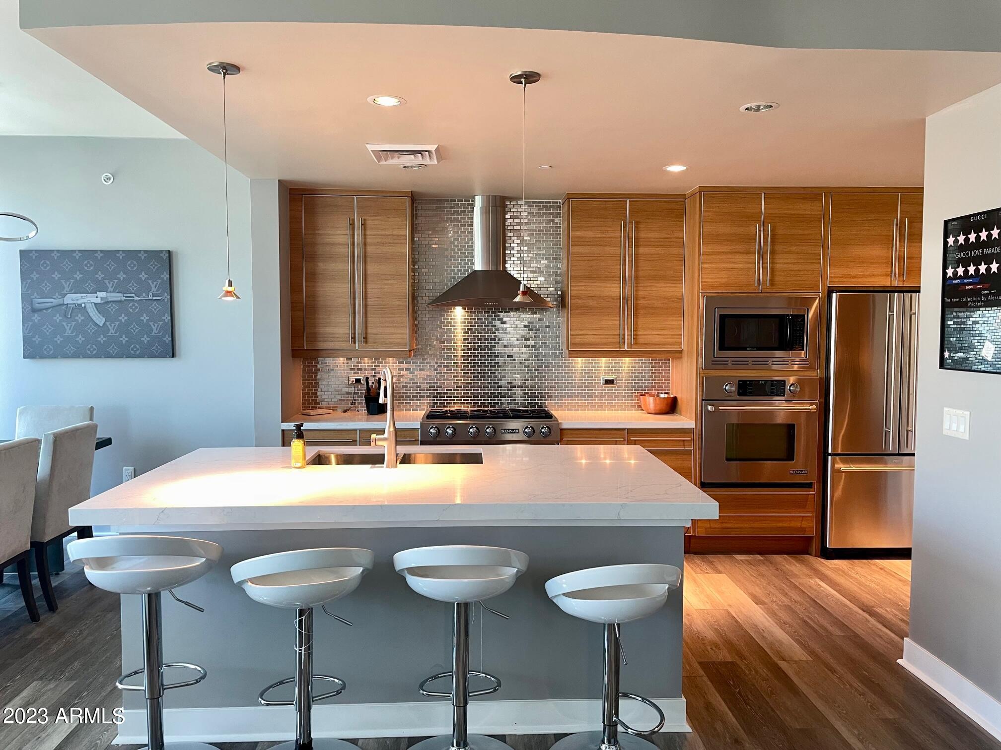 140 E RIO SALADO Parkway, 612