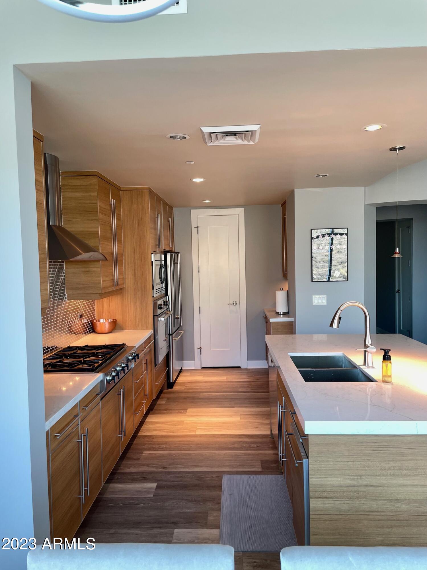 140 E RIO SALADO Parkway, 612