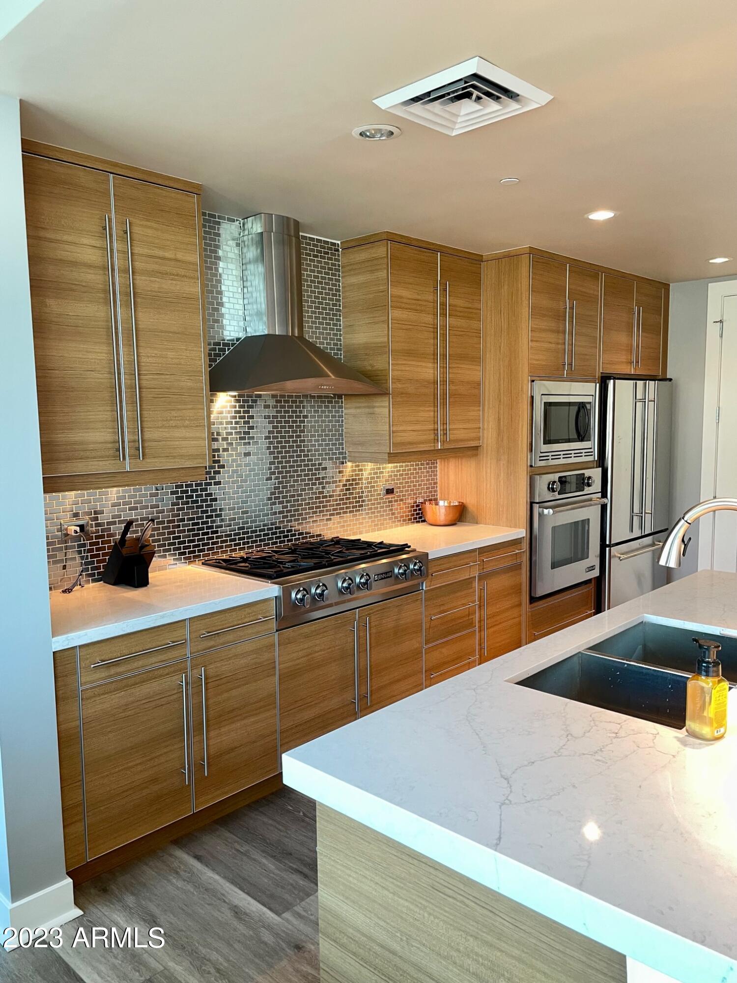 140 E RIO SALADO Parkway, 612