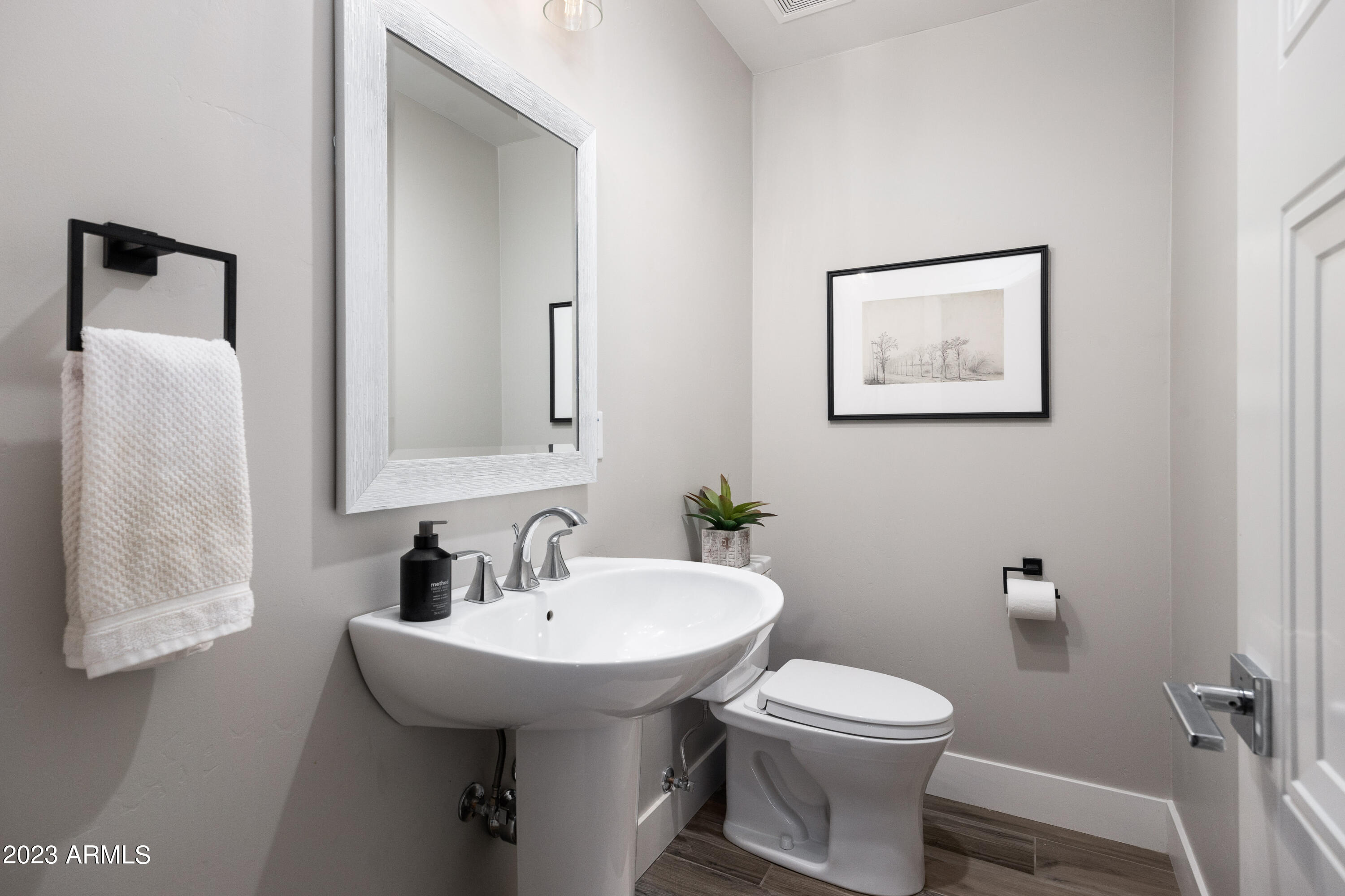 4008 E FAIRMOUNT Avenue