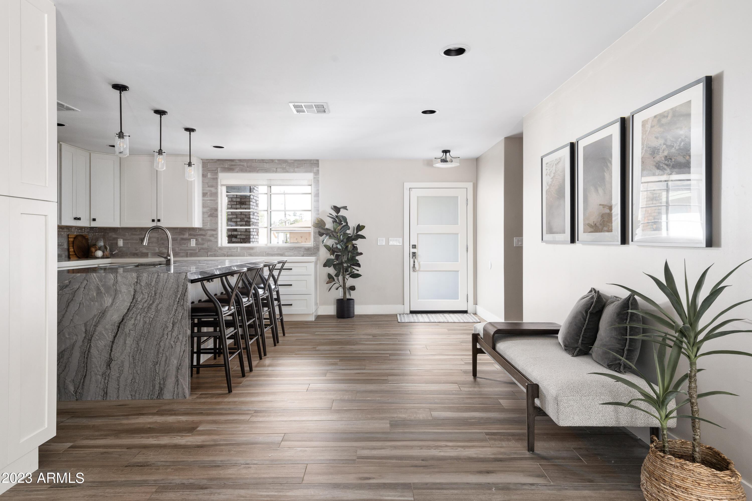 4008 E FAIRMOUNT Avenue