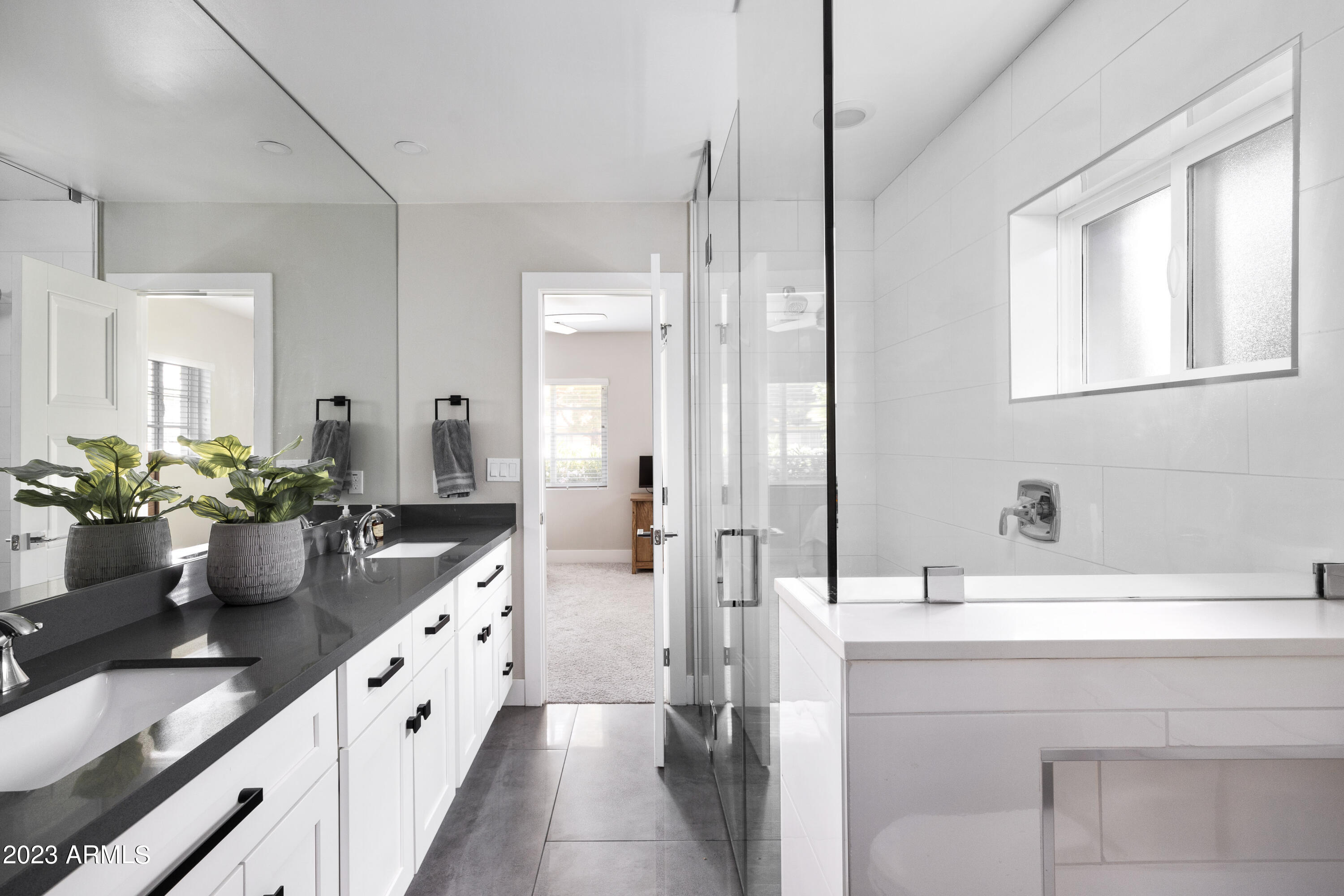 4008 E FAIRMOUNT Avenue