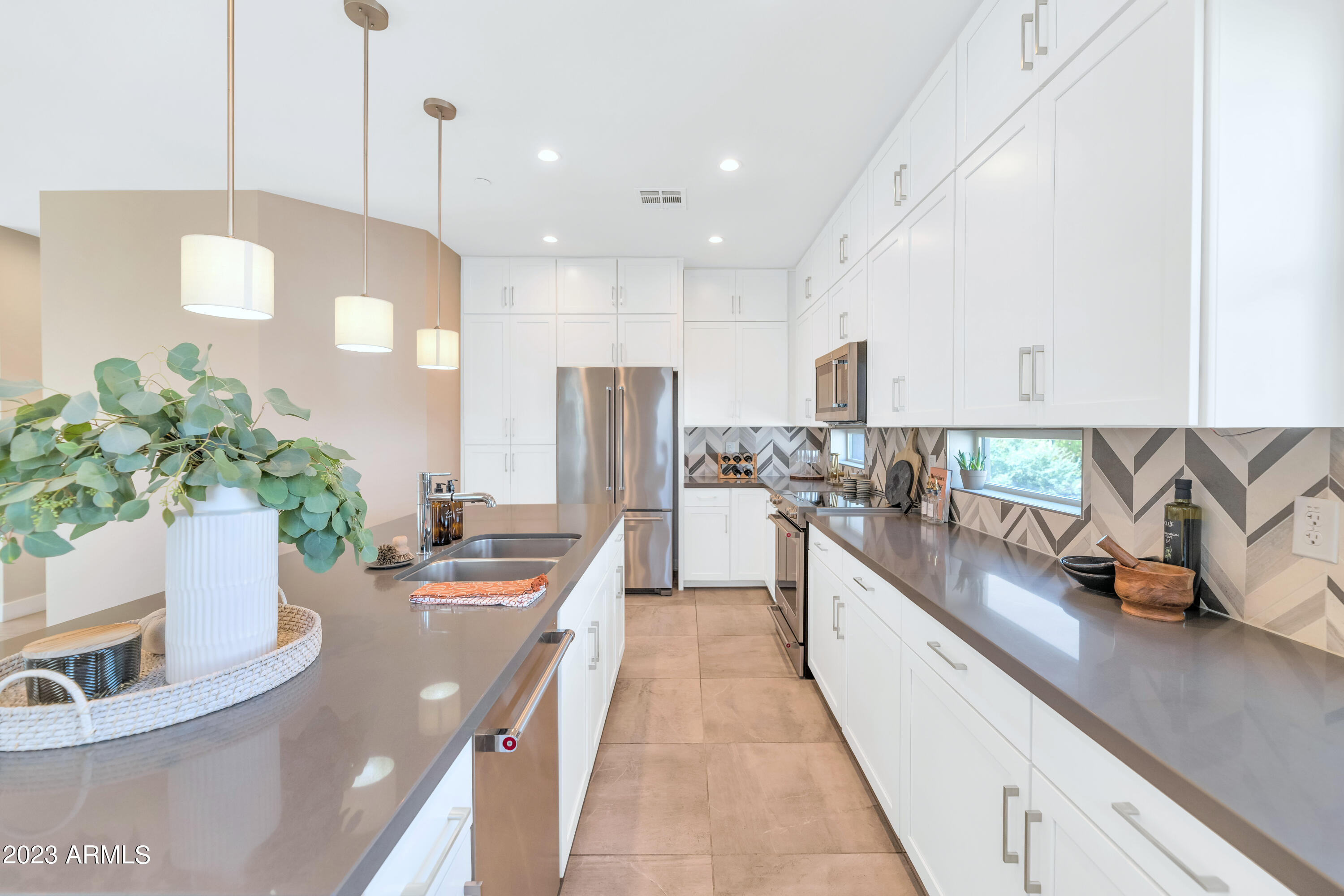 820 N 8TH Avenue, 13