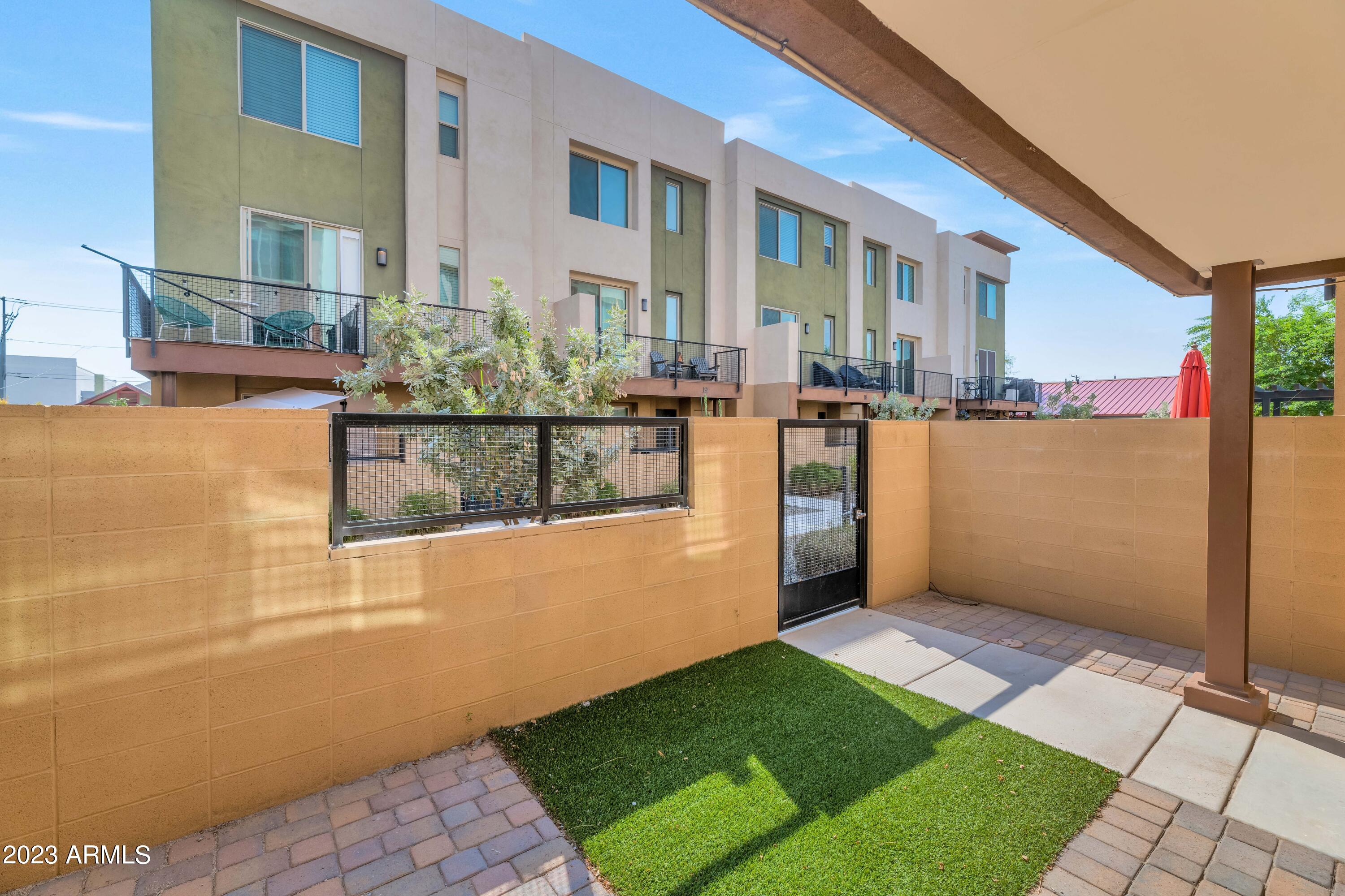 820 N 8TH Avenue, 13