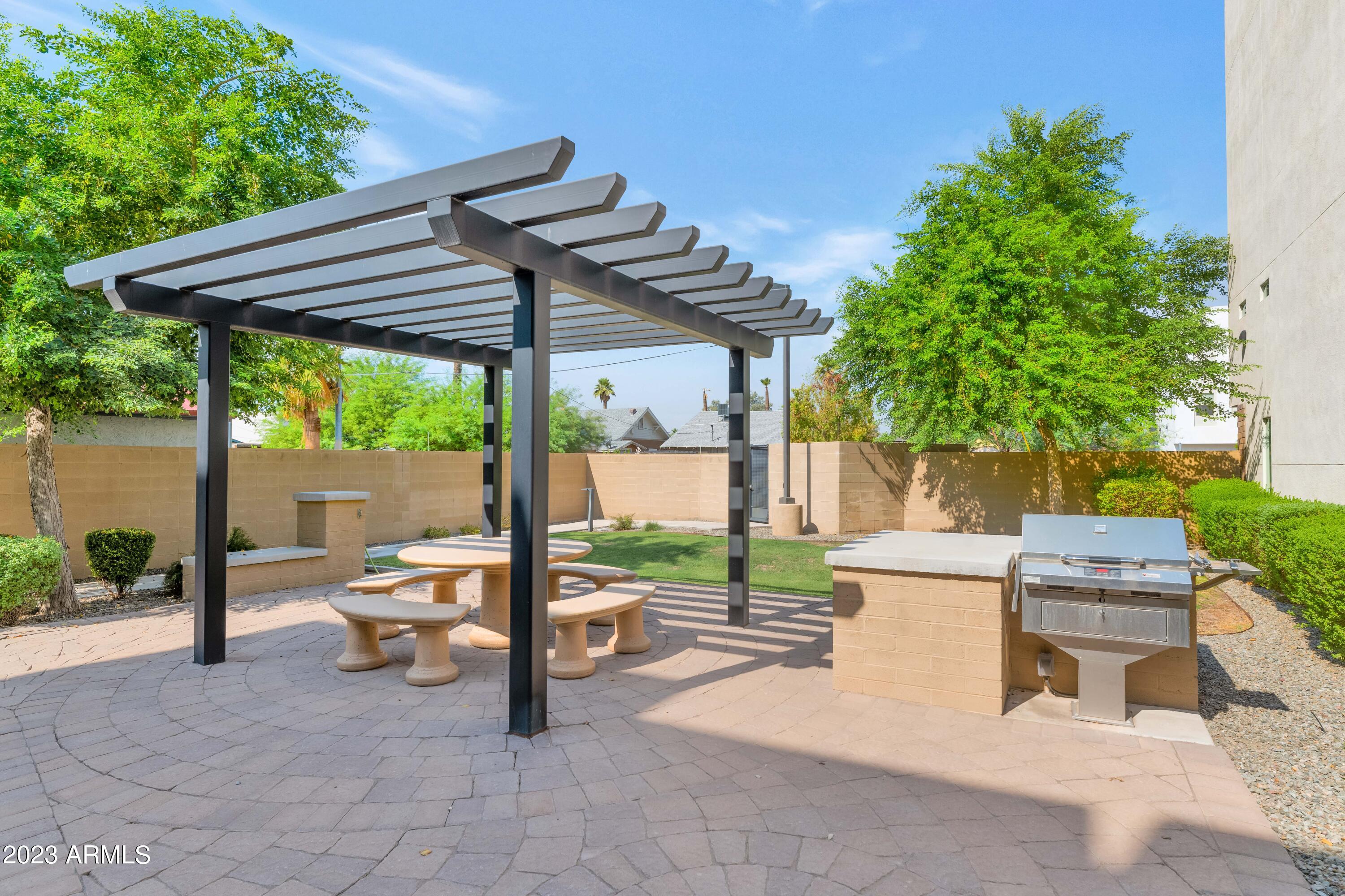 820 N 8TH Avenue, 13