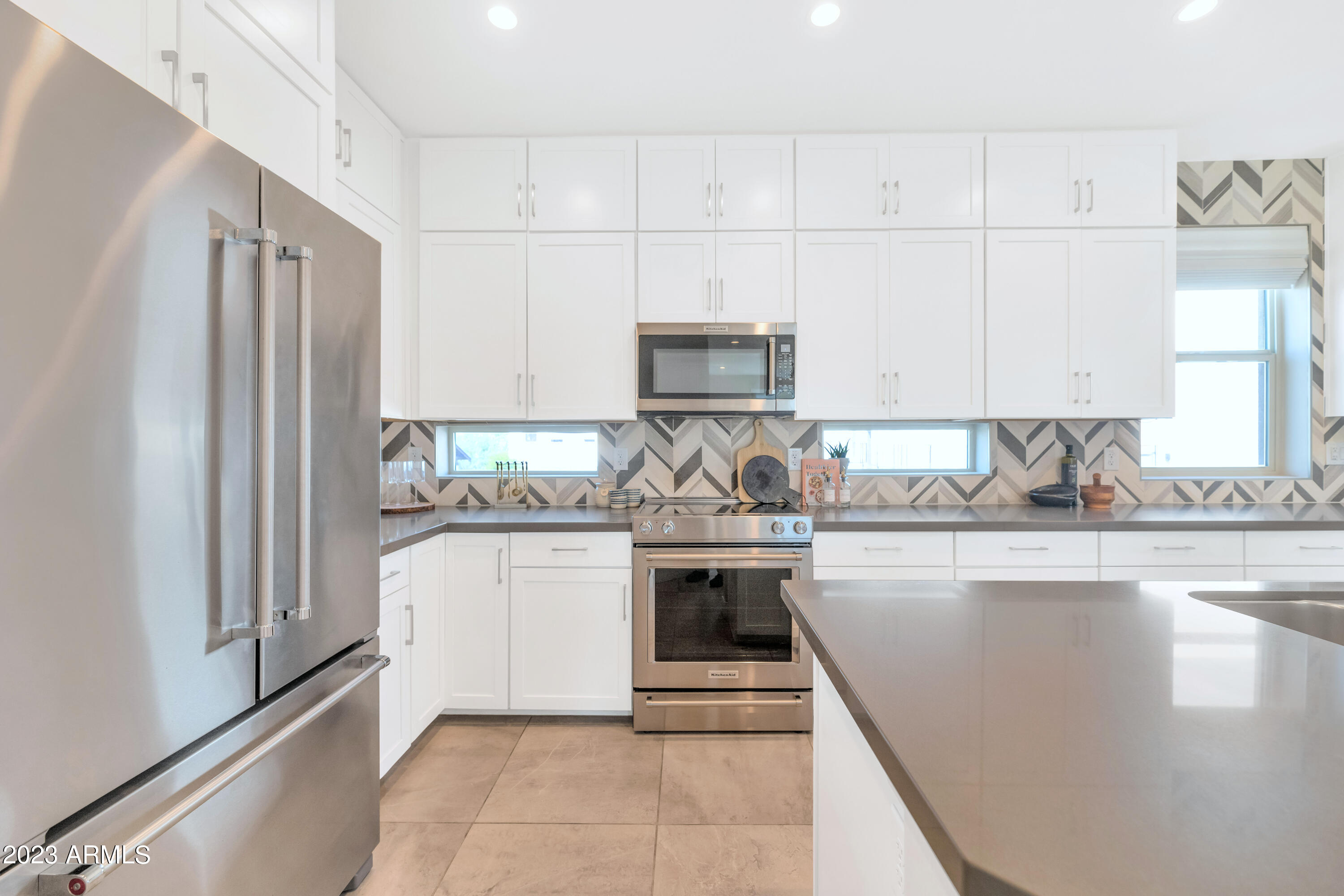 820 N 8TH Avenue, 13