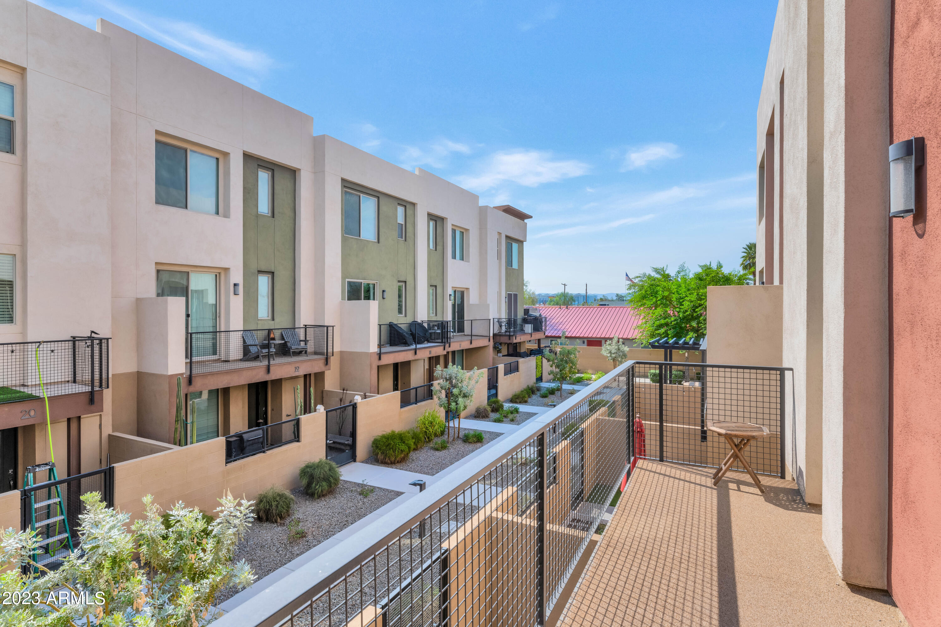 820 N 8TH Avenue, 13