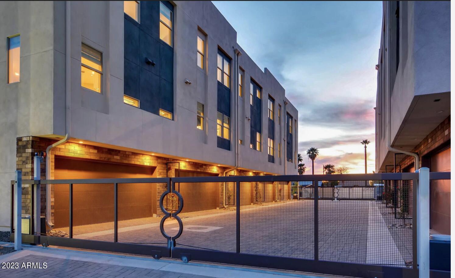 820 N 8TH Avenue, 13