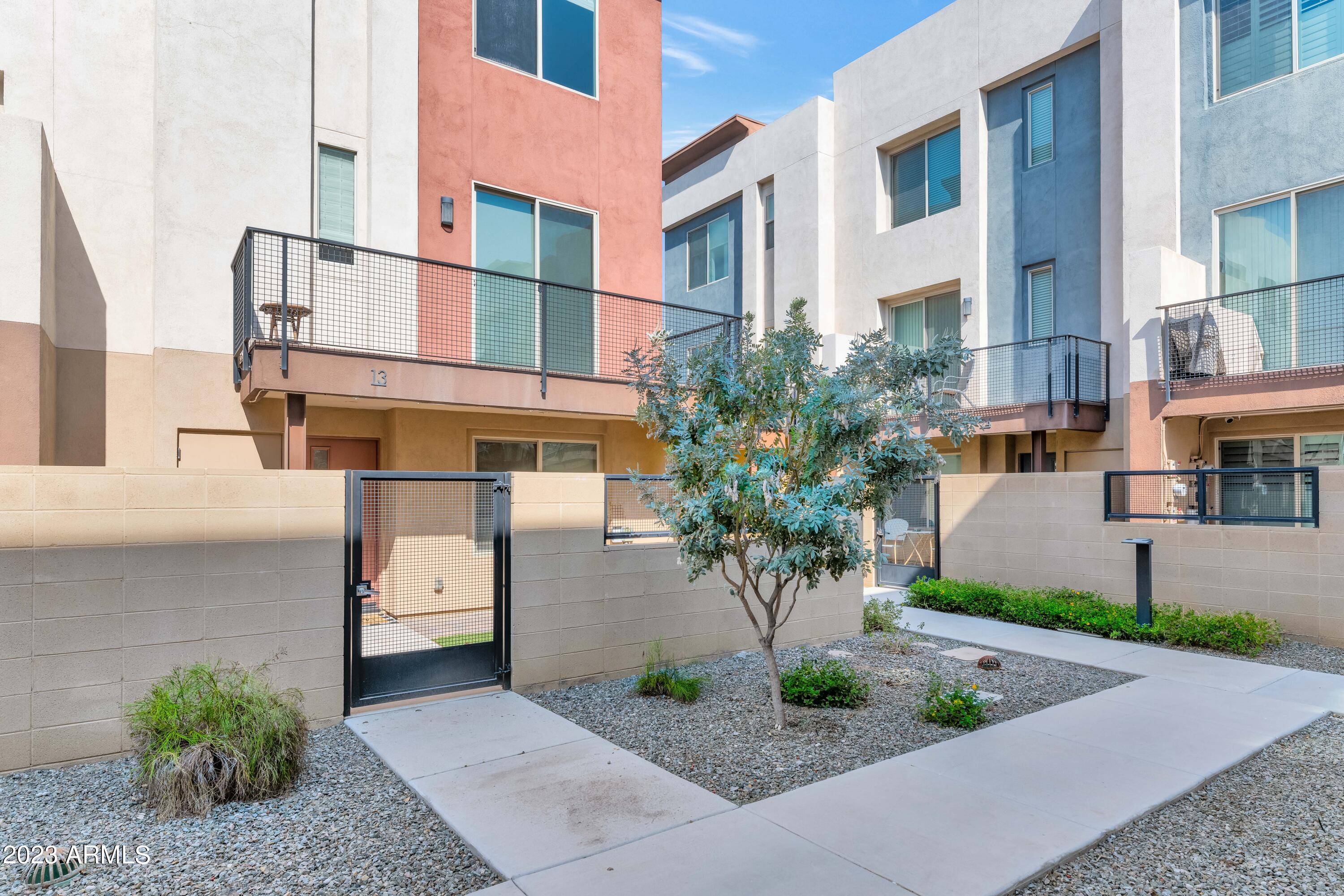 820 N 8TH Avenue, 13