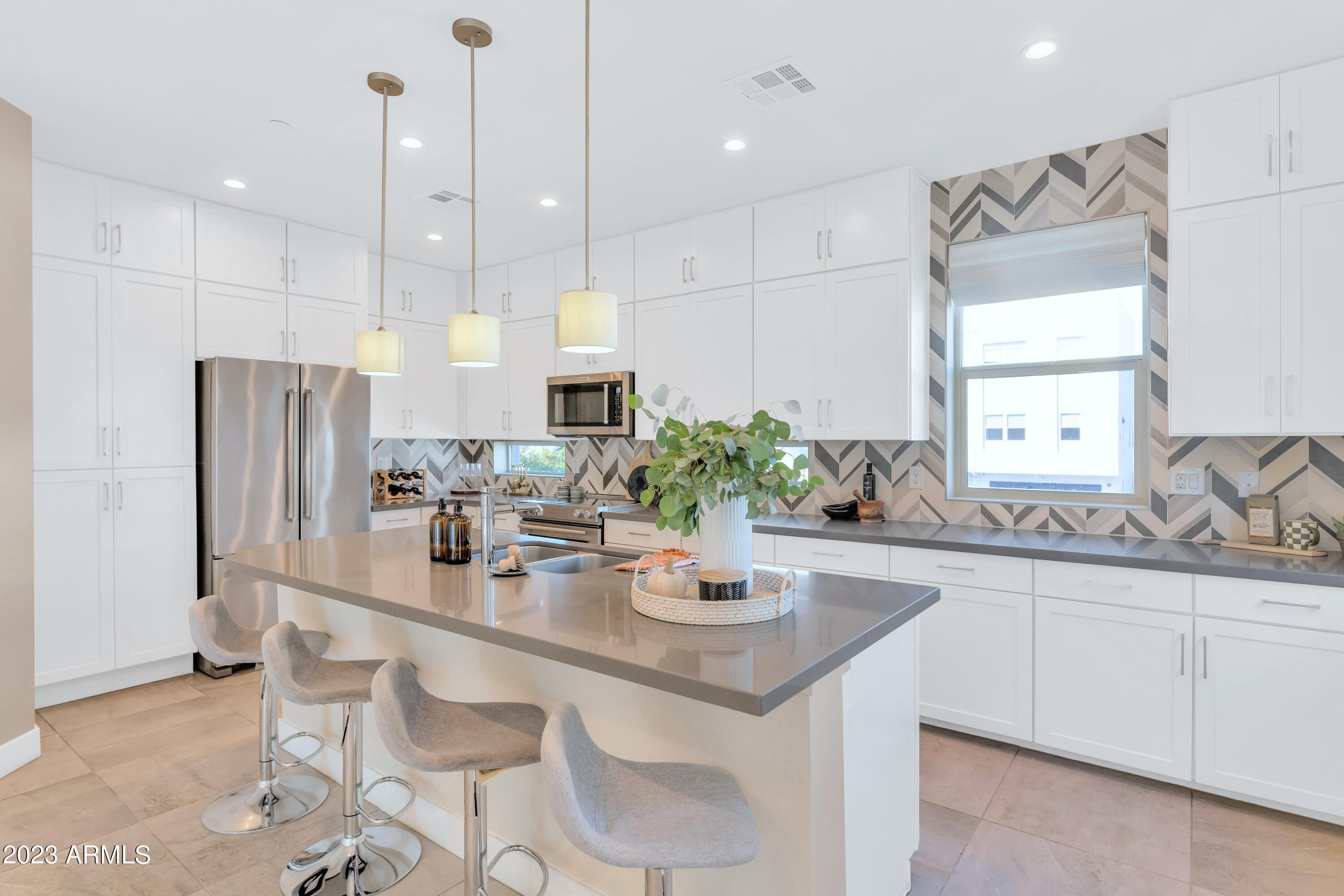820 N 8TH Avenue, 13