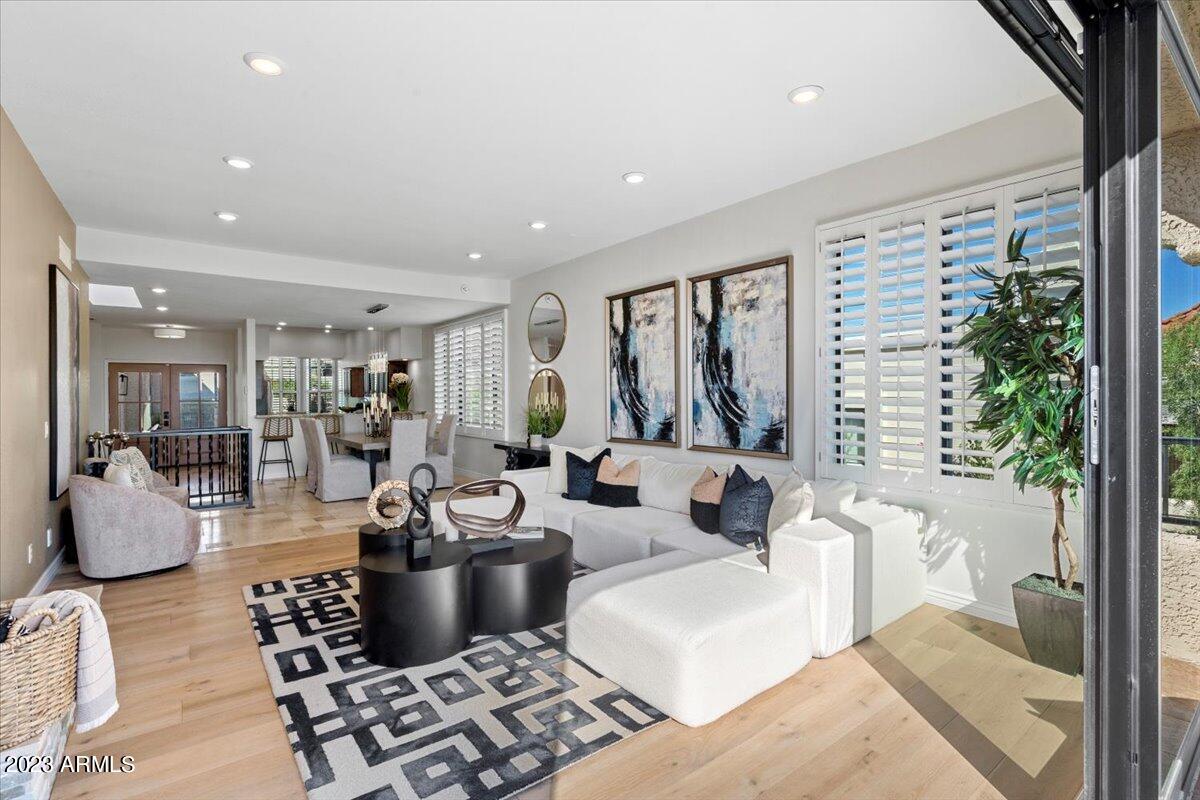 3800 E LINCOLN Drive, 39