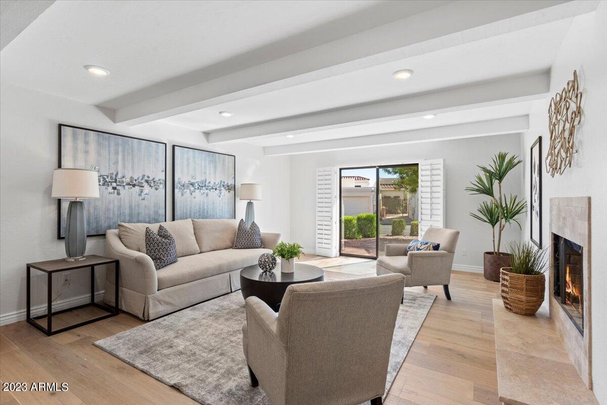3800 E LINCOLN Drive, 39