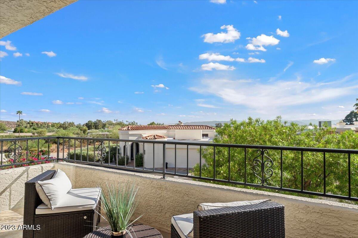 3800 E LINCOLN Drive, 39