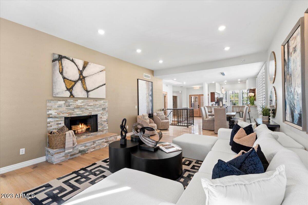 3800 E LINCOLN Drive, 39