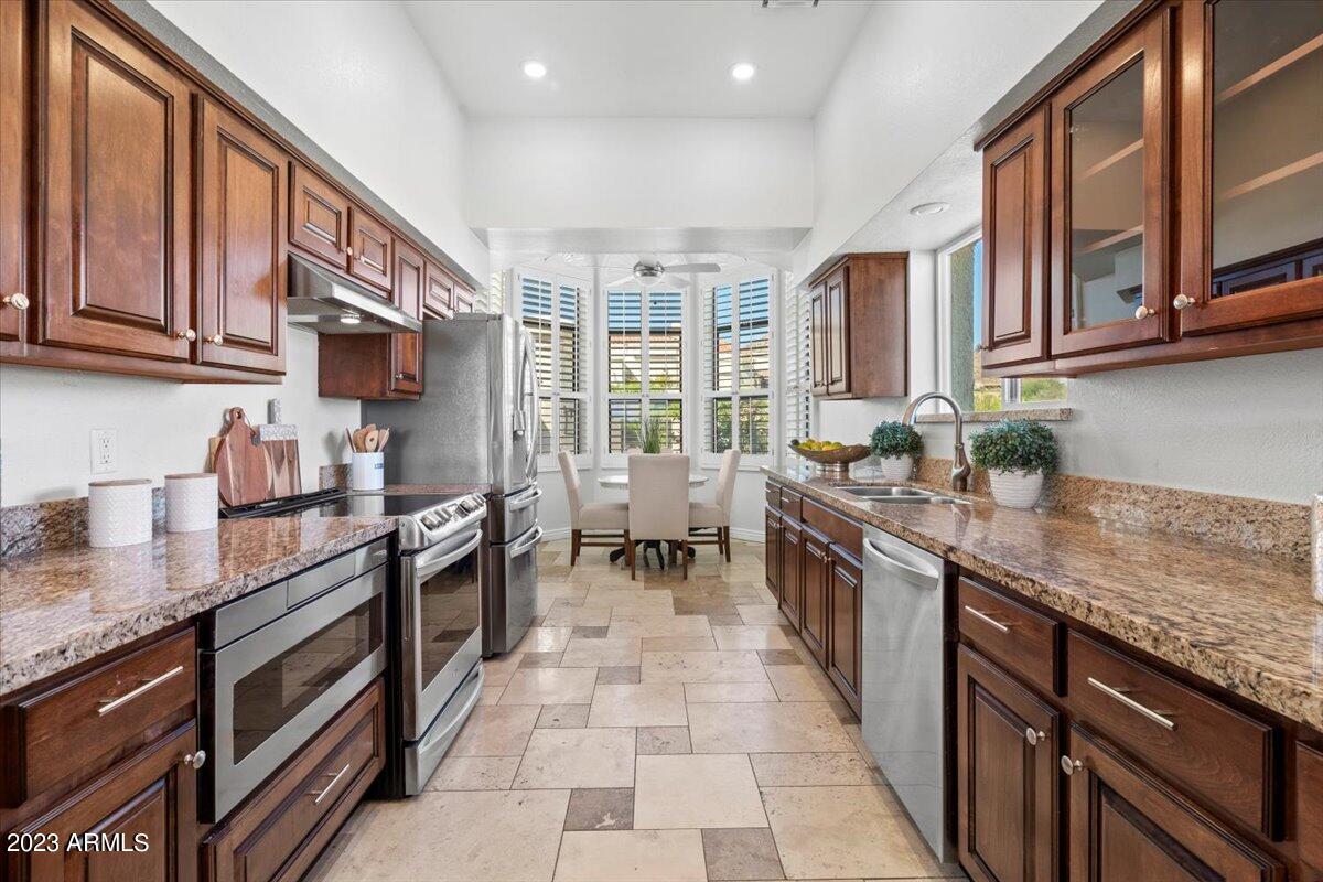 3800 E LINCOLN Drive, 39