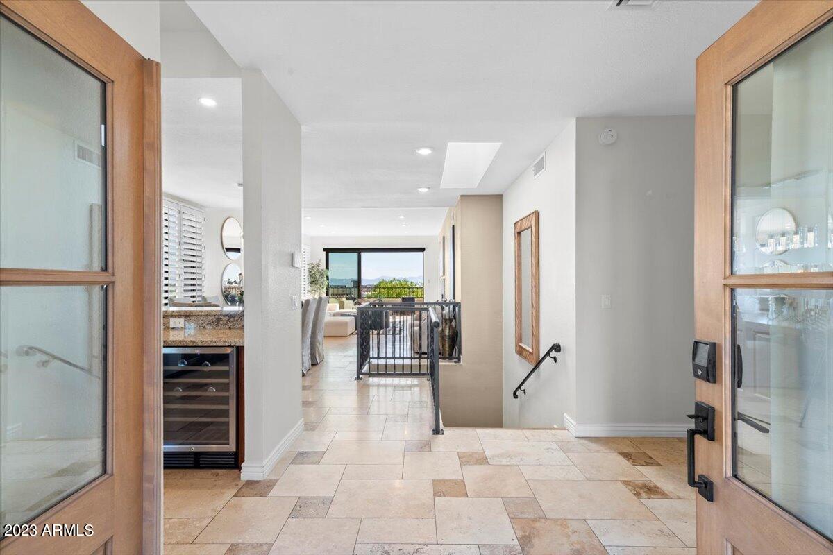 3800 E LINCOLN Drive, 39