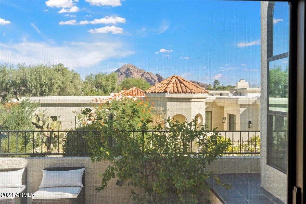 3800 E LINCOLN Drive, 39