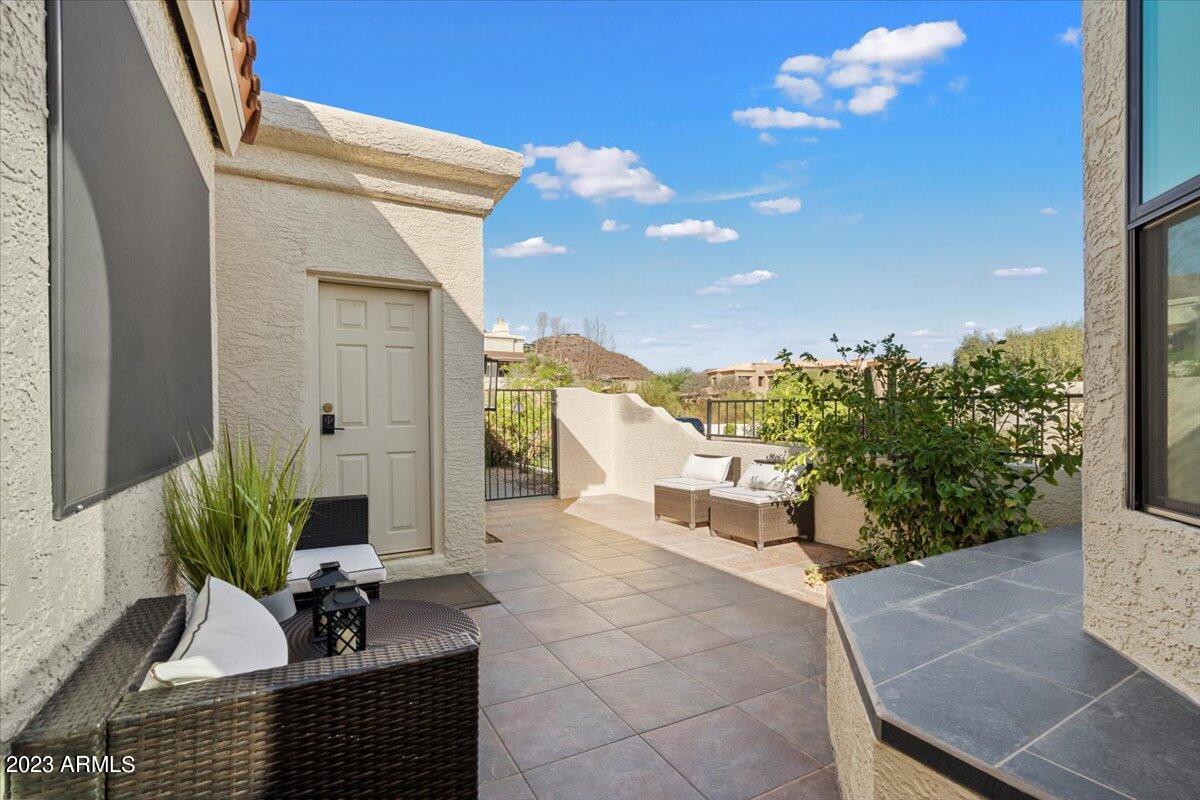 3800 E LINCOLN Drive, 39