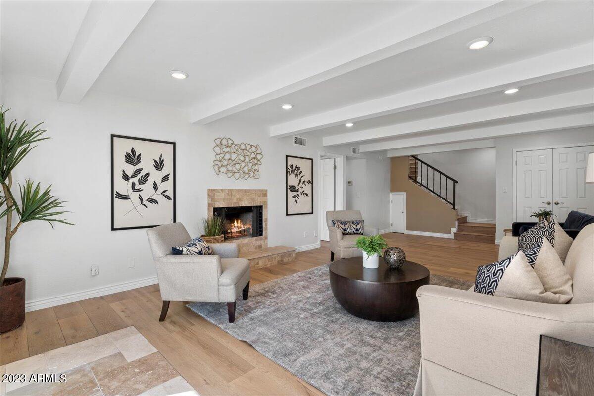 3800 E LINCOLN Drive, 39