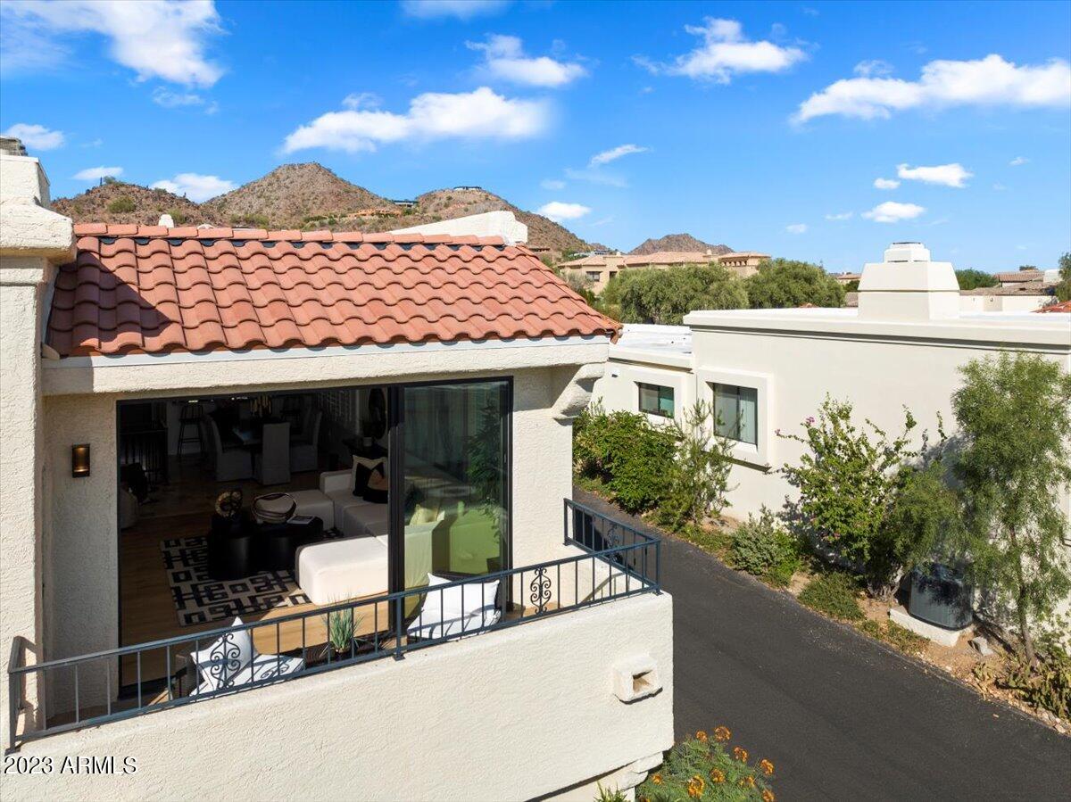3800 E LINCOLN Drive, 39