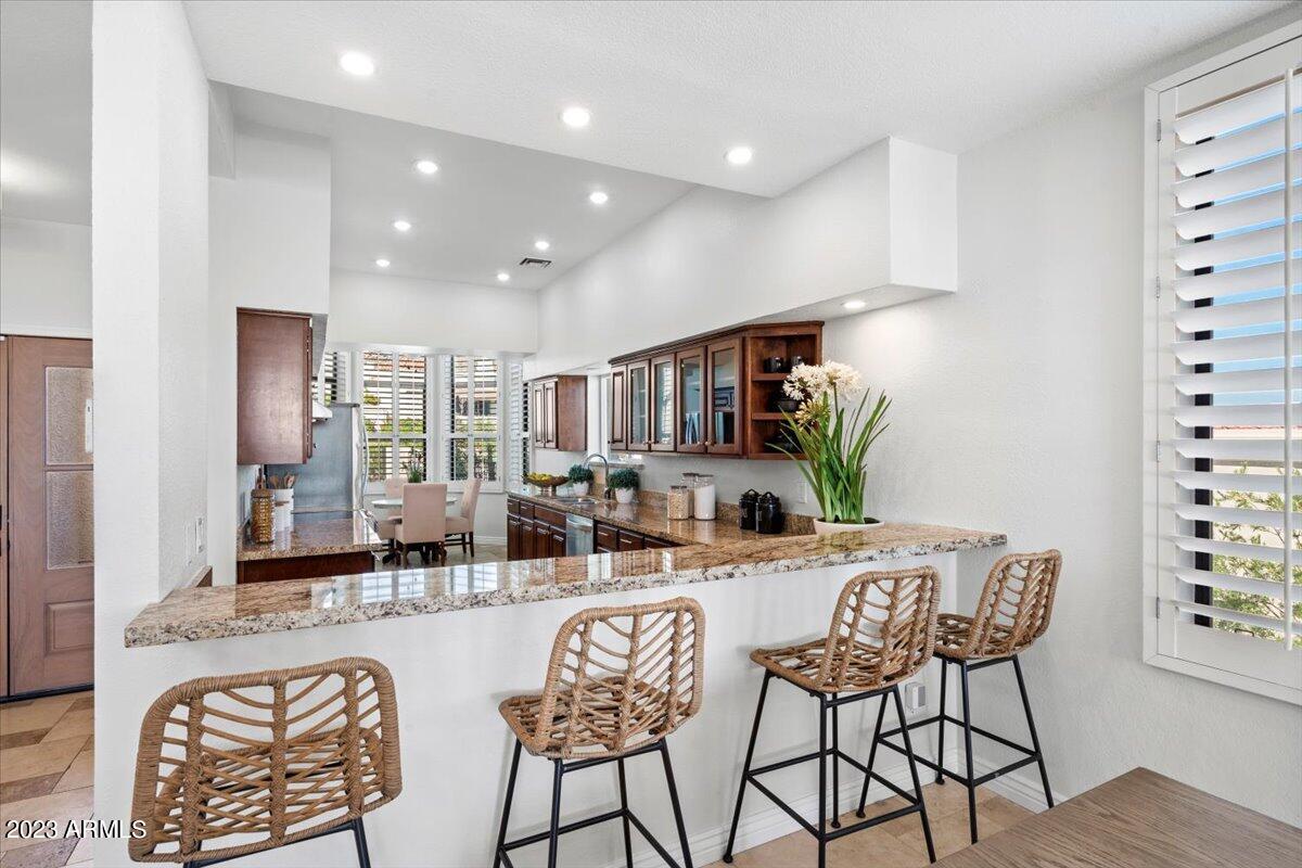 3800 E LINCOLN Drive, 39