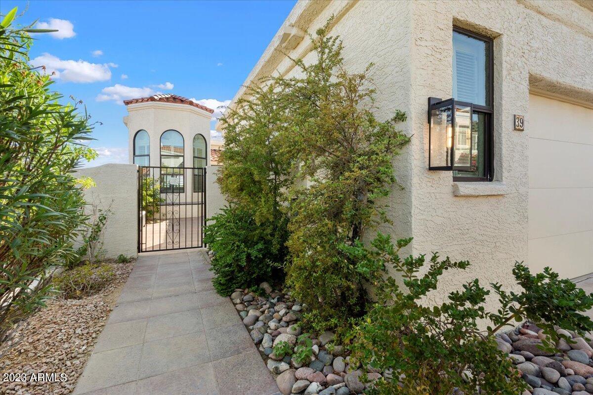 3800 E LINCOLN Drive, 39